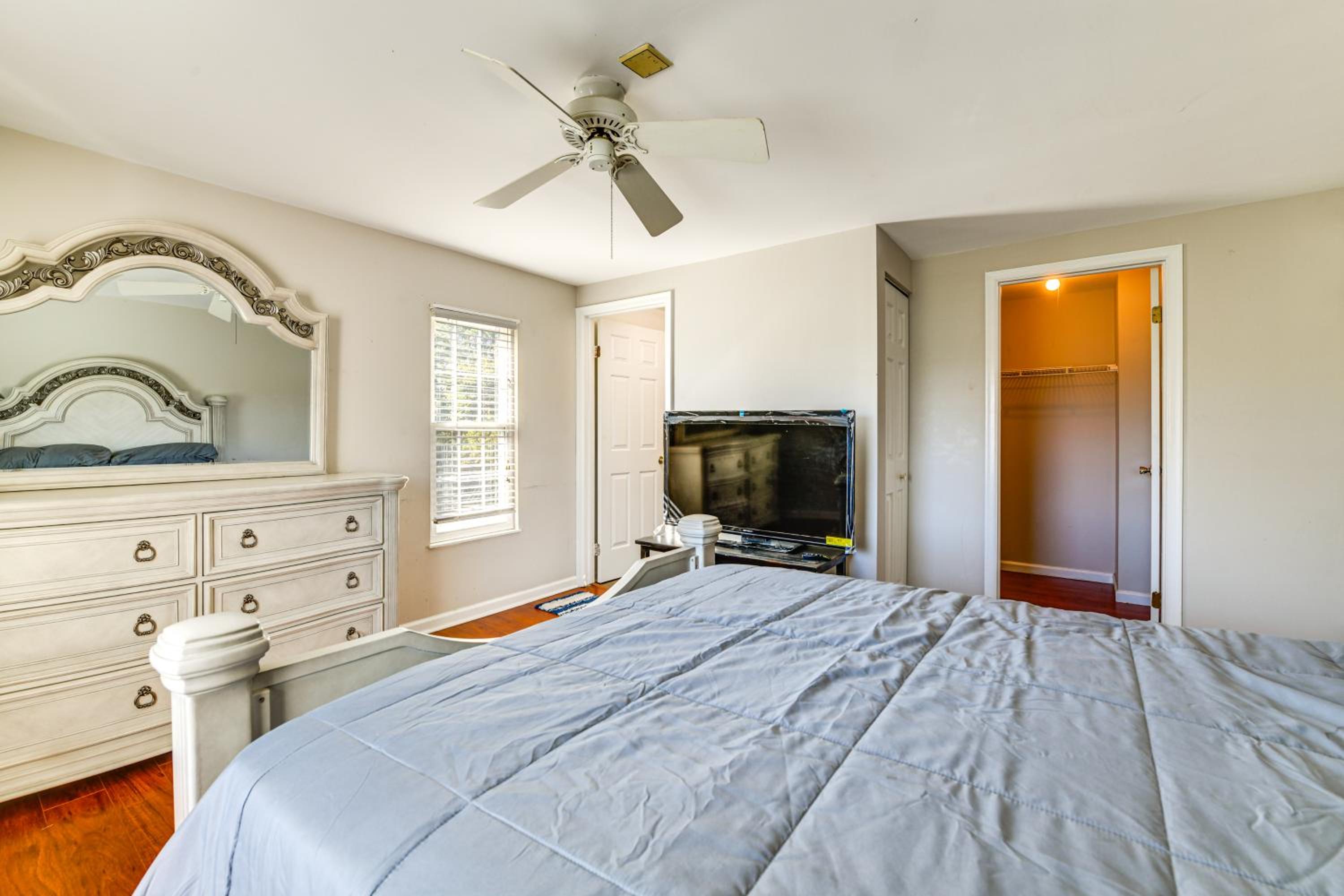 Nurse-Ready Richmond Condo 4 Mi to Medical Centers