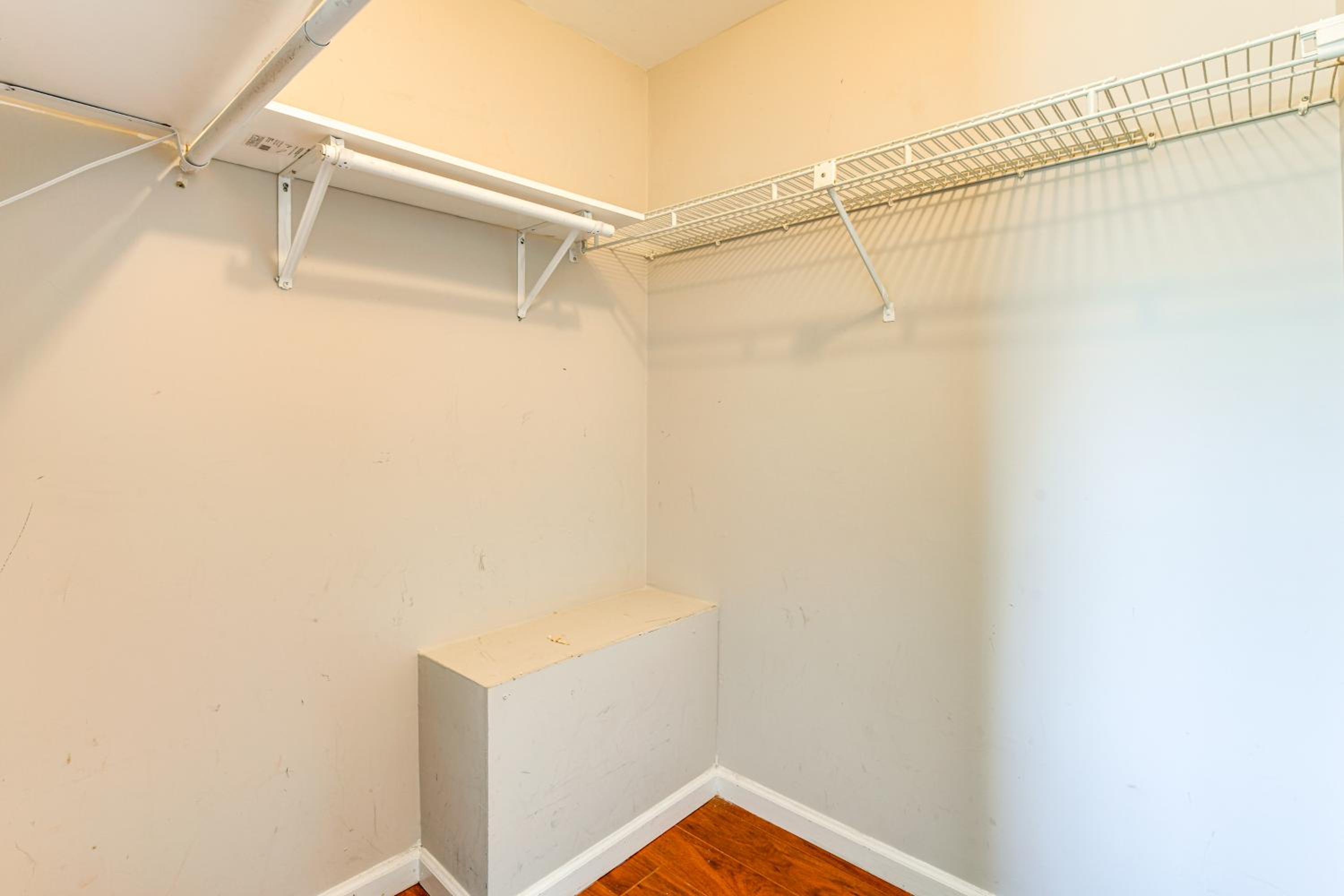 Nurse-Ready Richmond Condo 4 Mi to Medical Centers