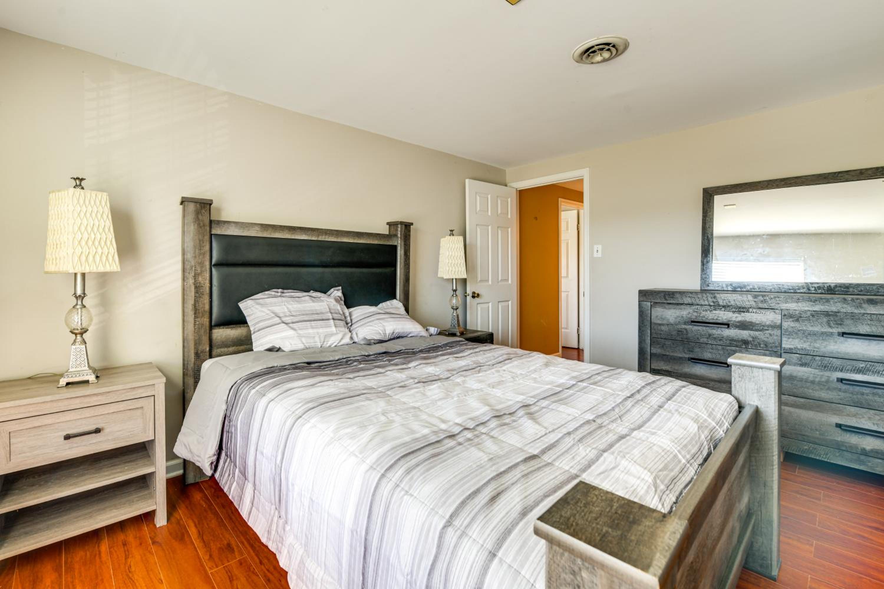 Nurse-Ready Richmond Condo 4 Mi to Medical Centers
