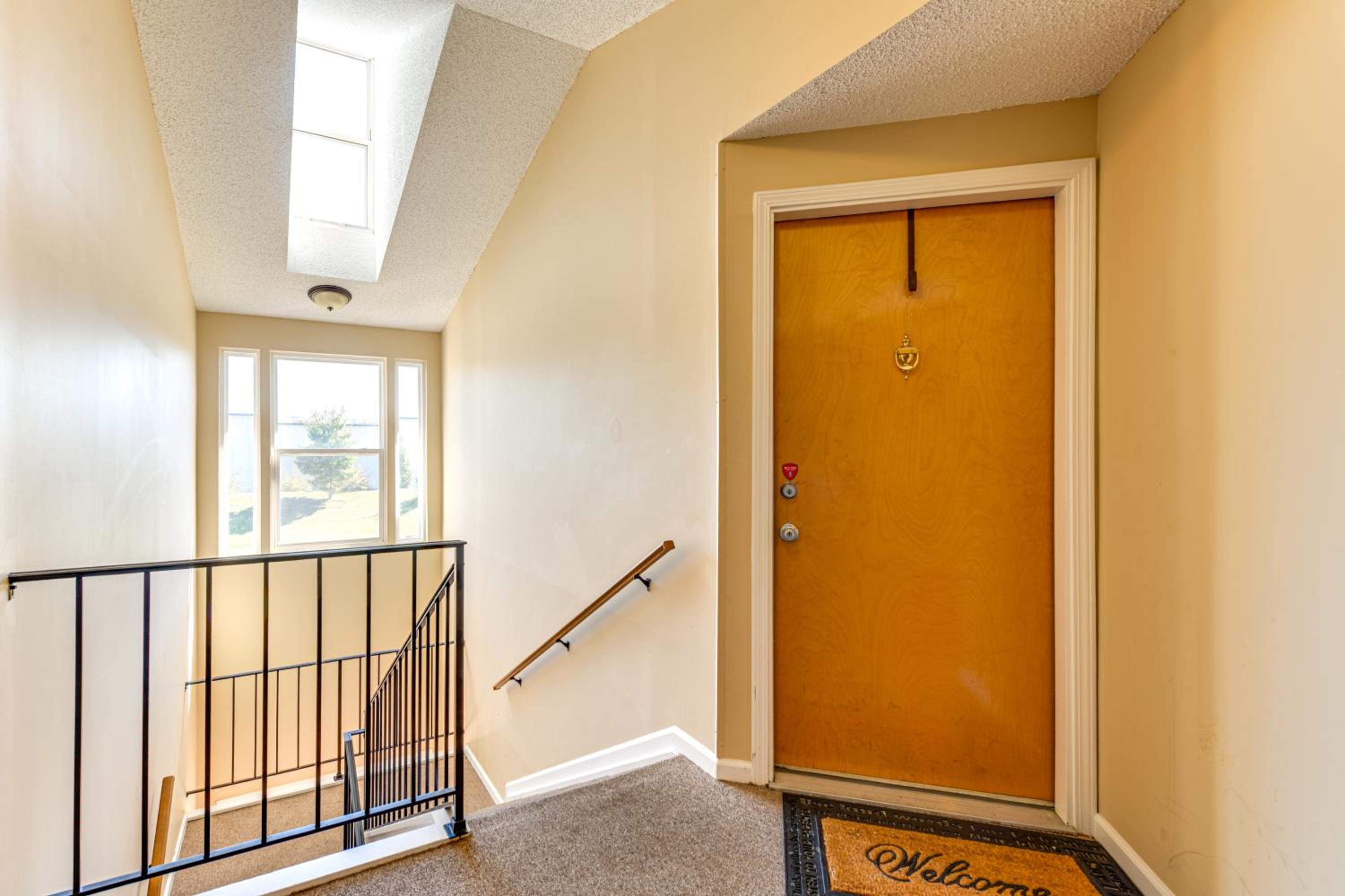 Nurse-Ready Richmond Condo 4 Mi to Medical Centers