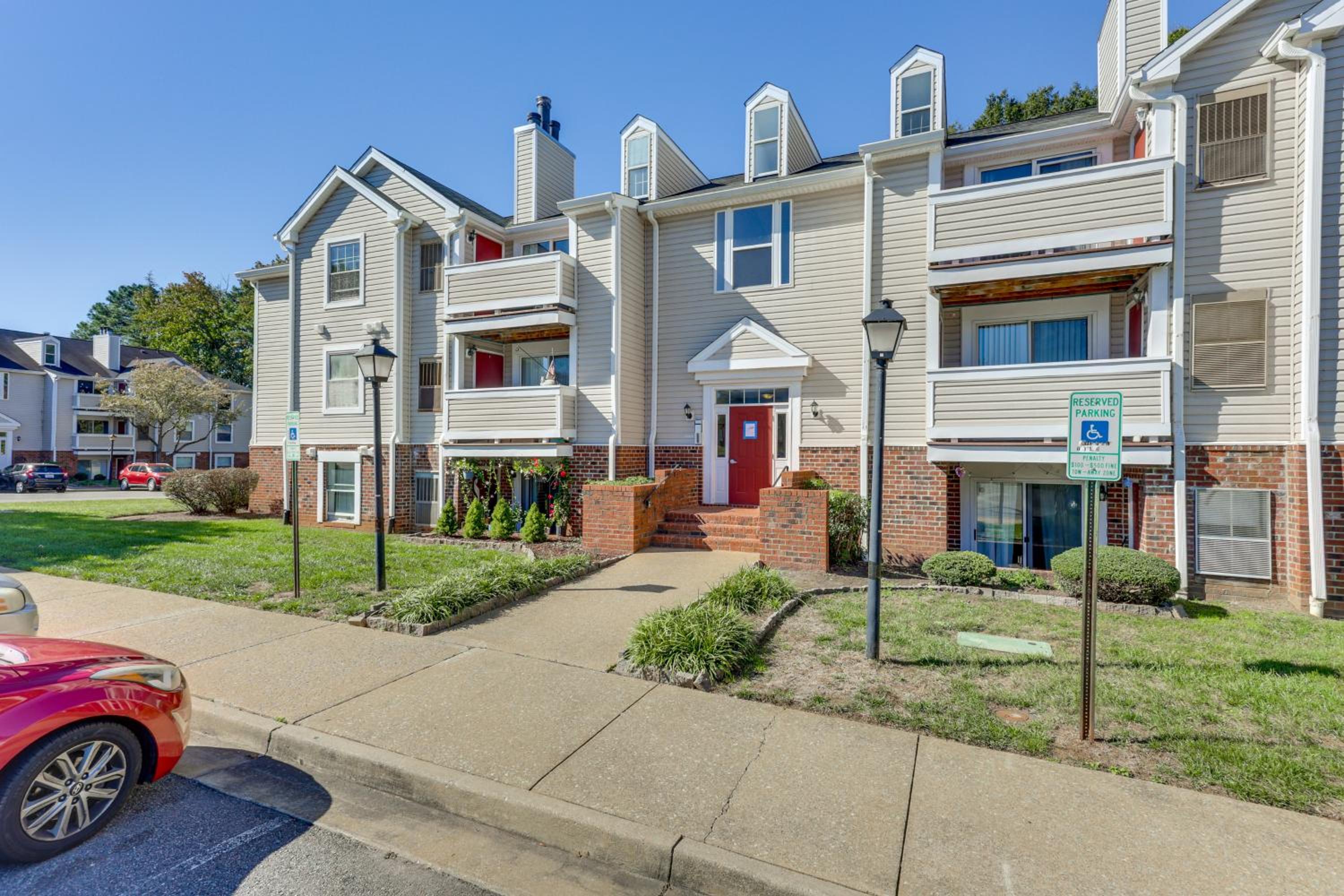 Nurse-Ready Richmond Condo 4 Mi to Medical Centers