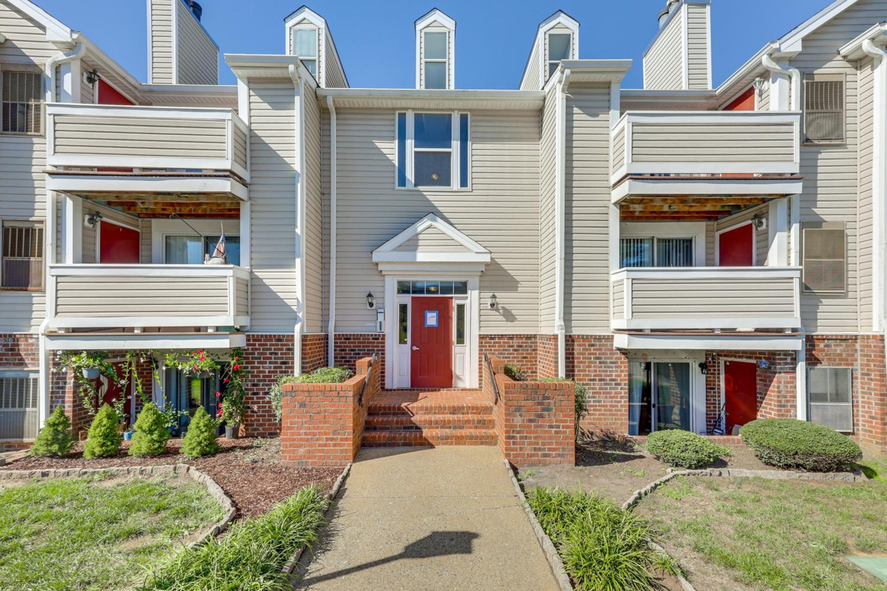 Nurse-Ready Richmond Condo 4 Mi to Medical Centers