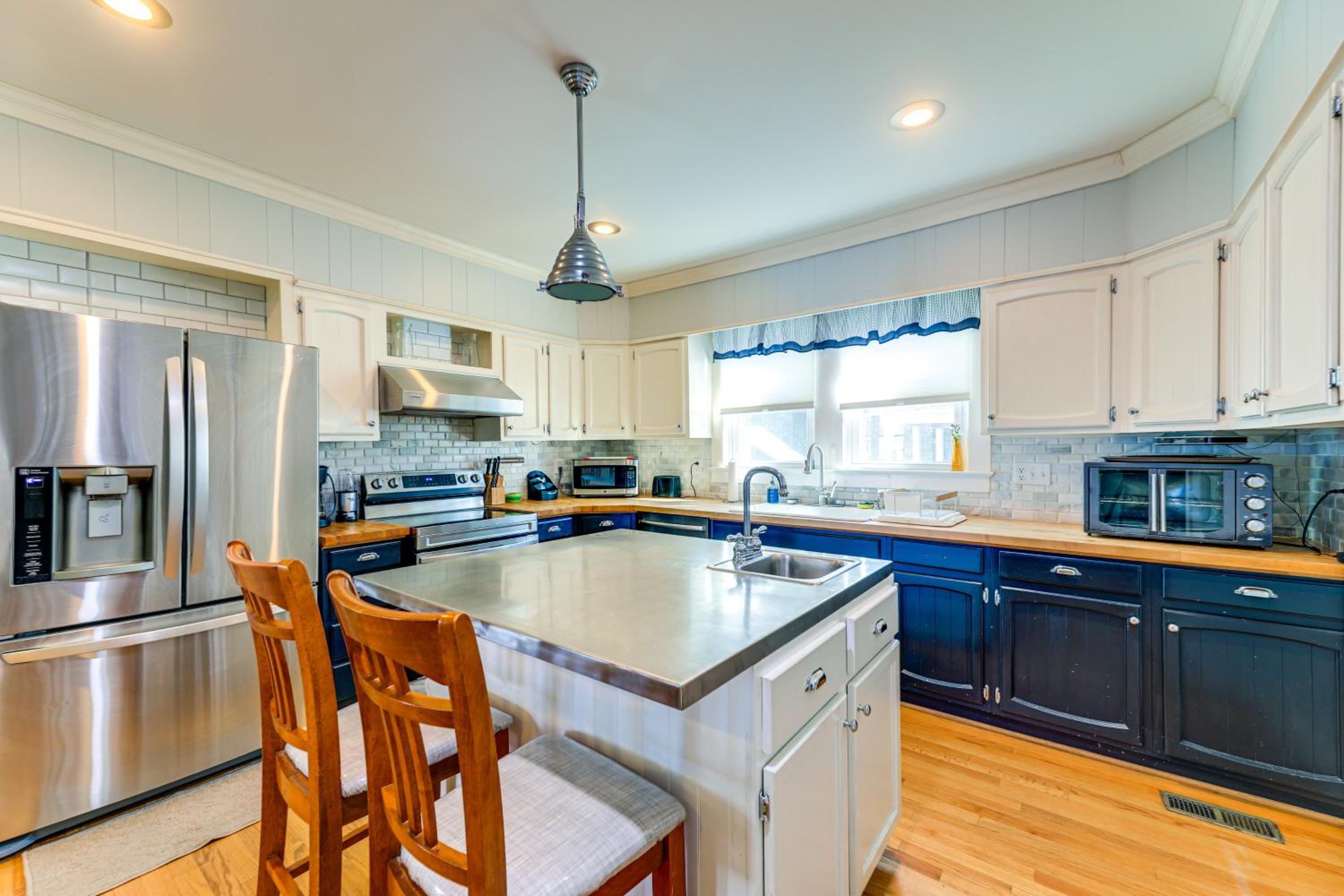 Spacious New Bern Home with Yard 2 Mi to Riverfront
