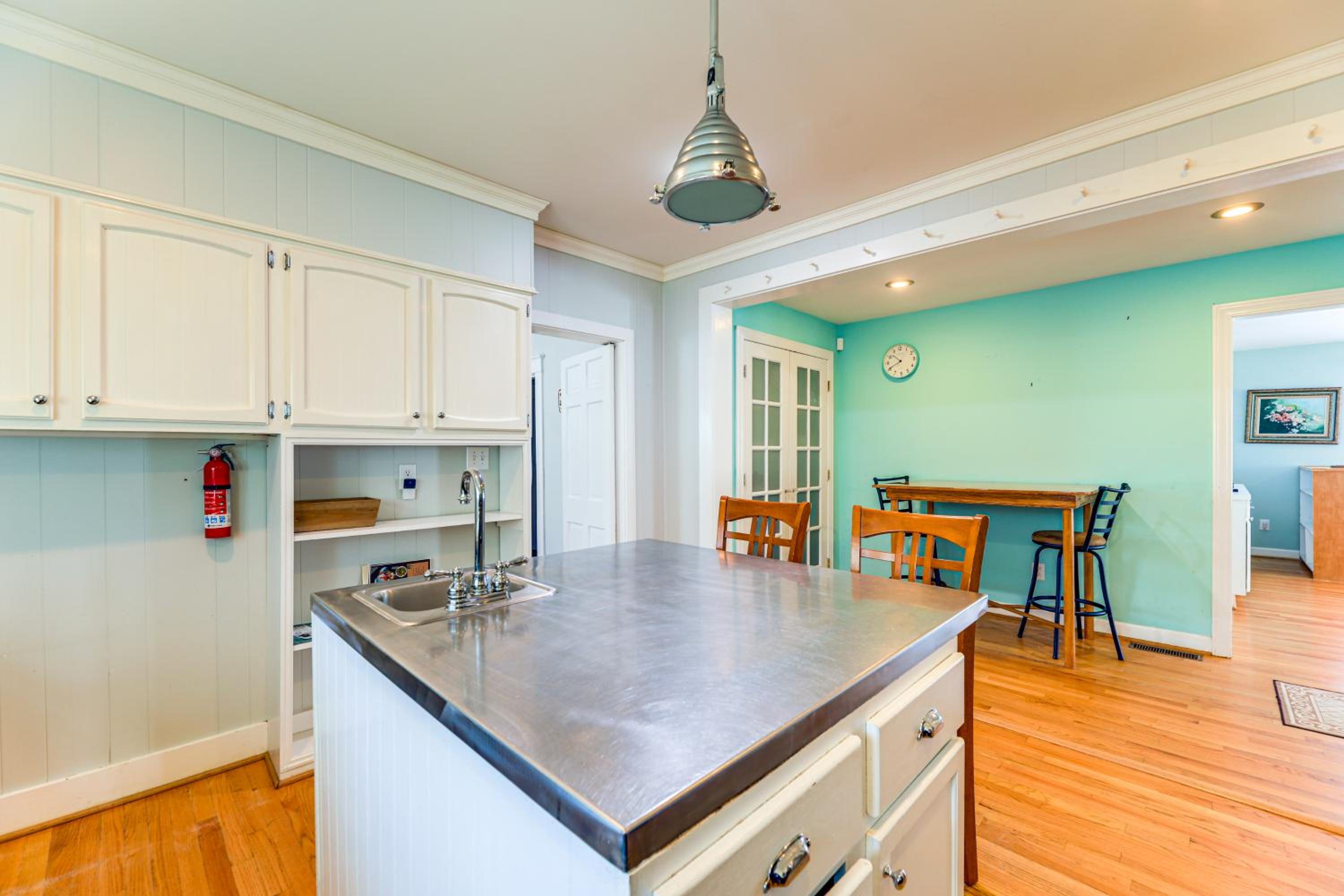 Spacious New Bern Home with Yard 2 Mi to Riverfront