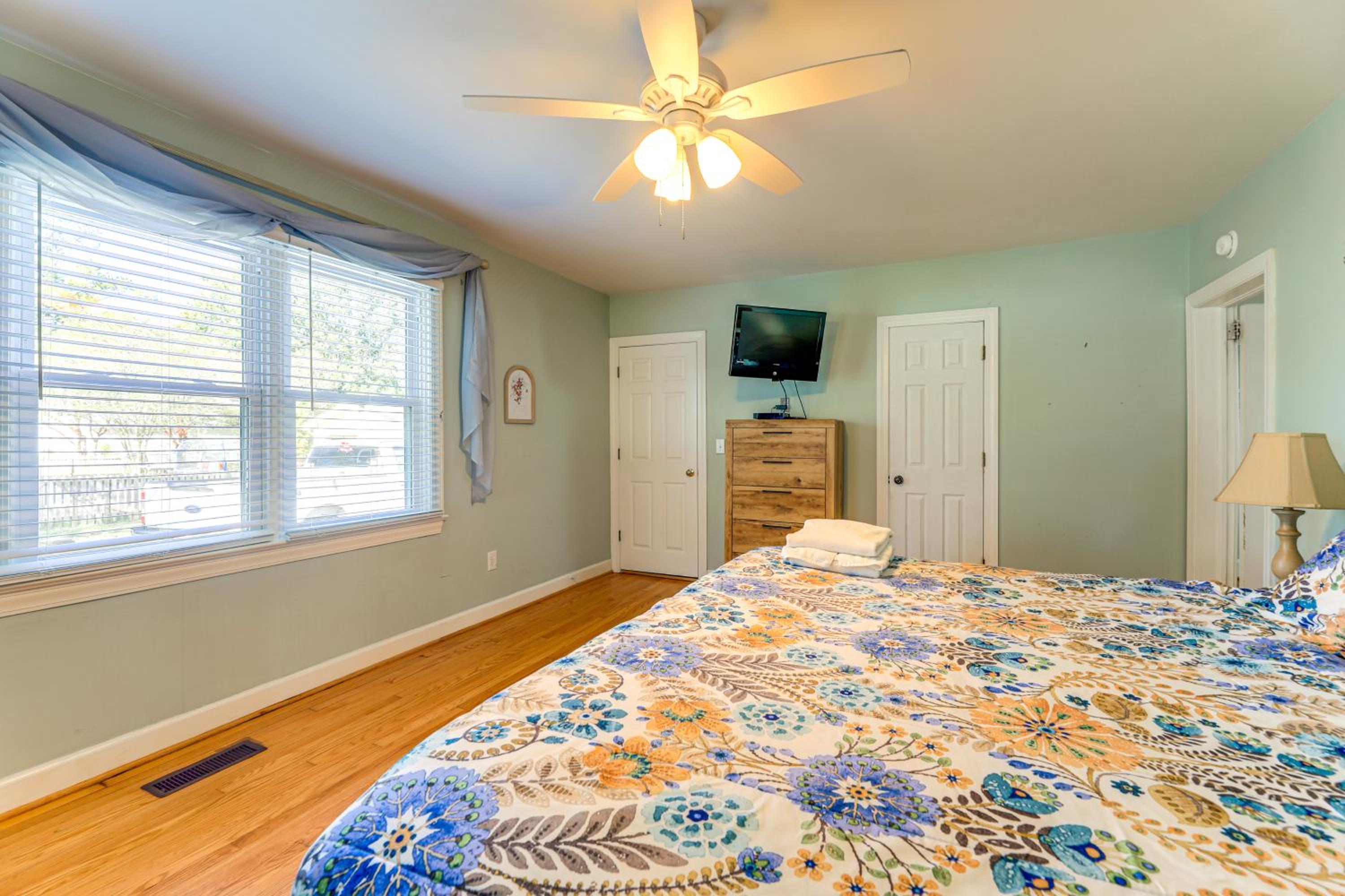 Spacious New Bern Home with Yard 2 Mi to Riverfront