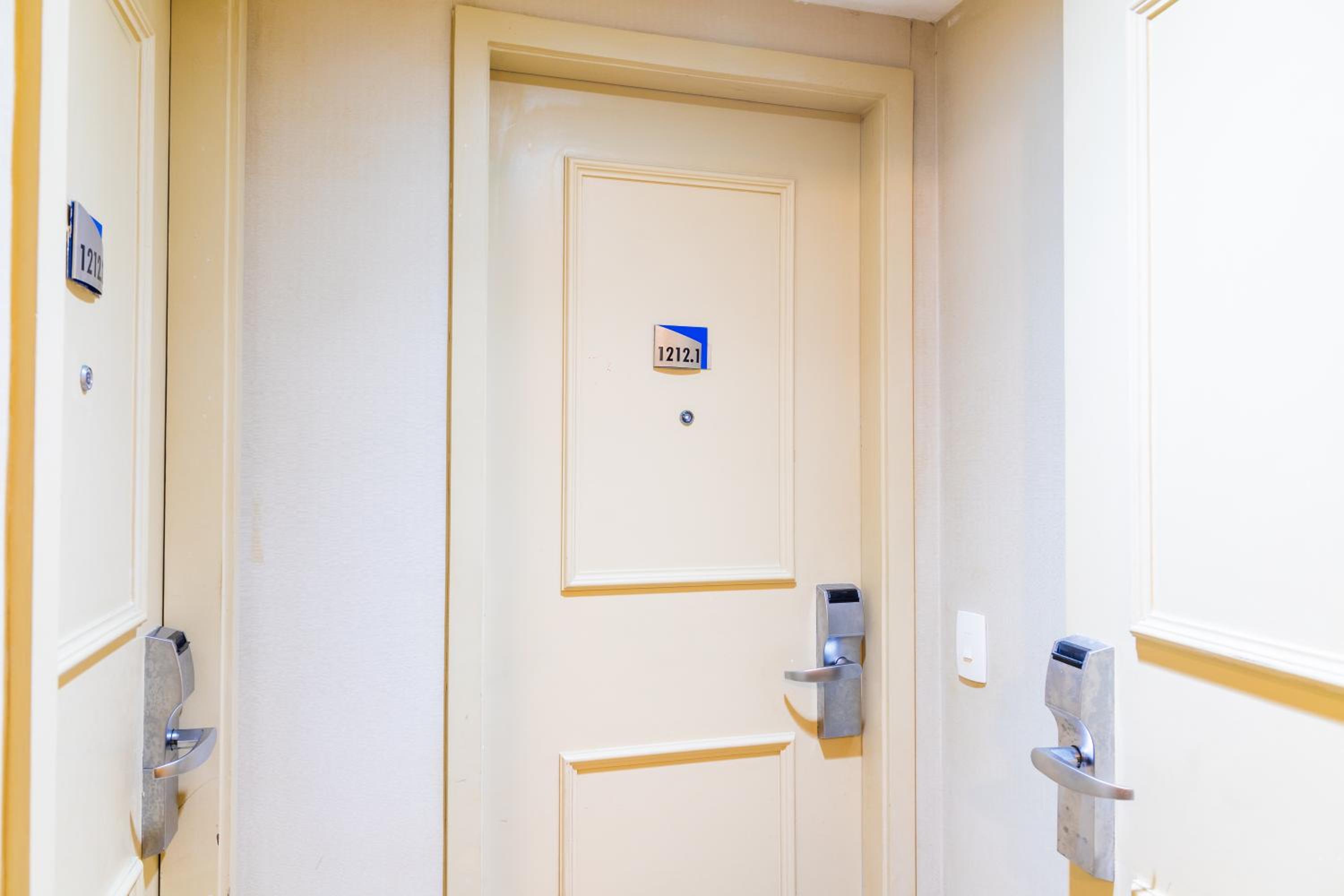 Barra balcony flat - Pool, gym, parking space and beach!