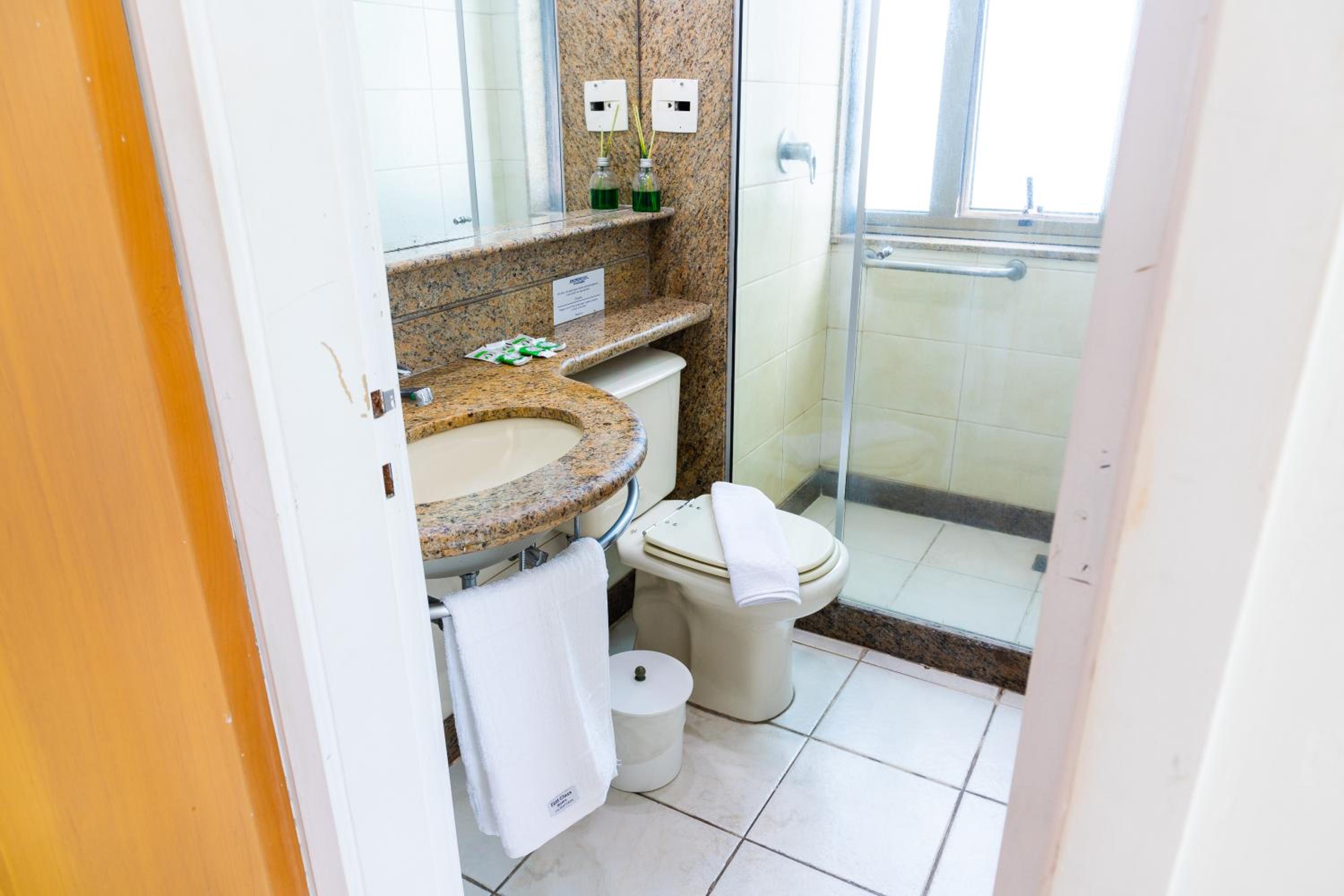 Barra balcony flat - Pool, gym, parking space and beach!