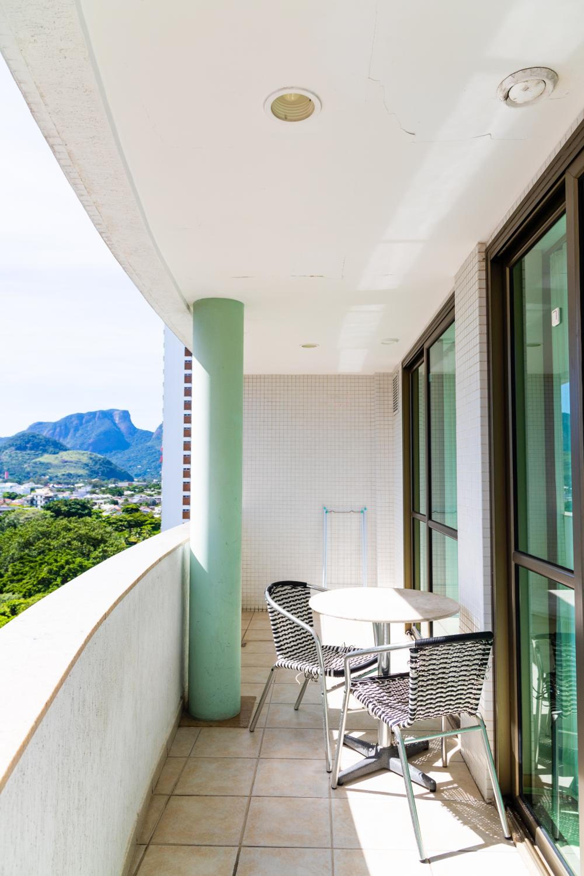 Barra balcony flat - Pool, gym, parking space and beach!