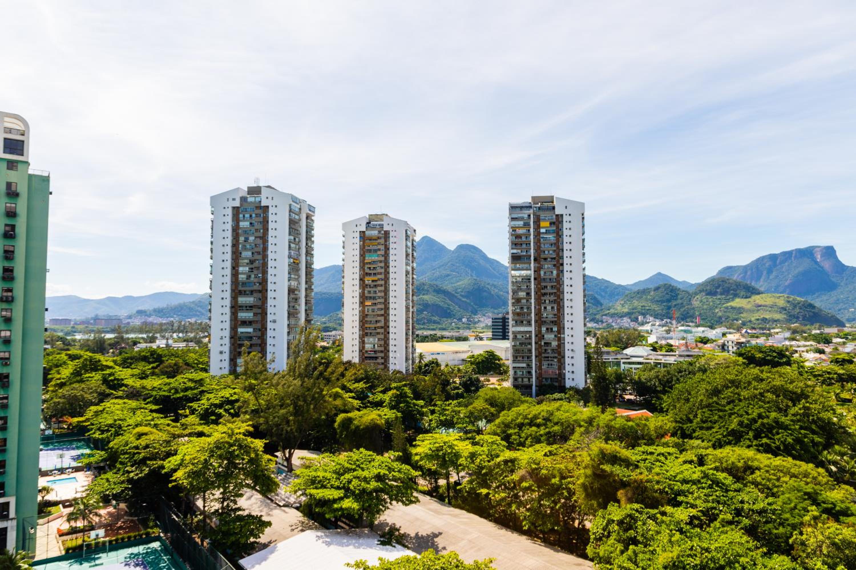 Barra balcony flat - Pool, gym, parking space and beach!