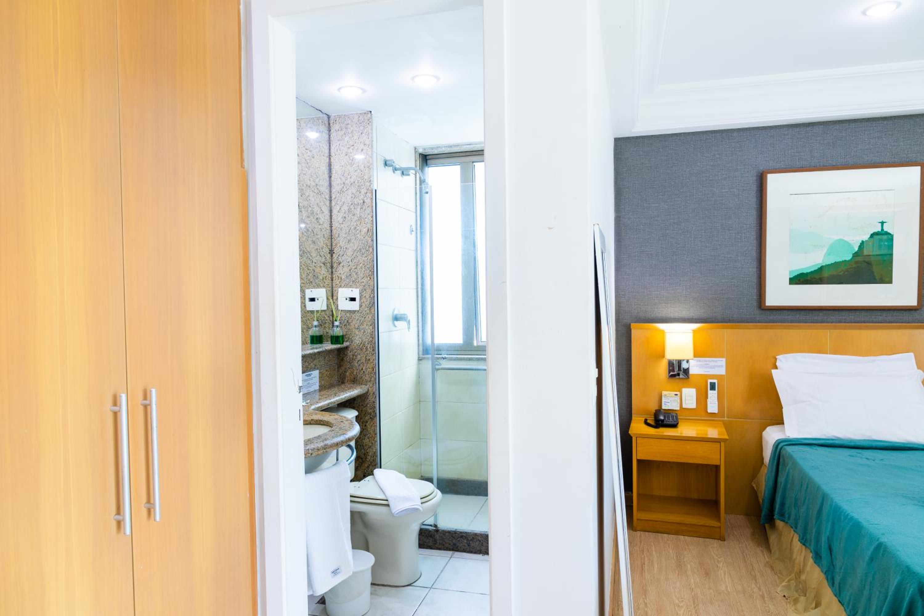 Barra balcony flat - Pool, gym, parking space and beach!