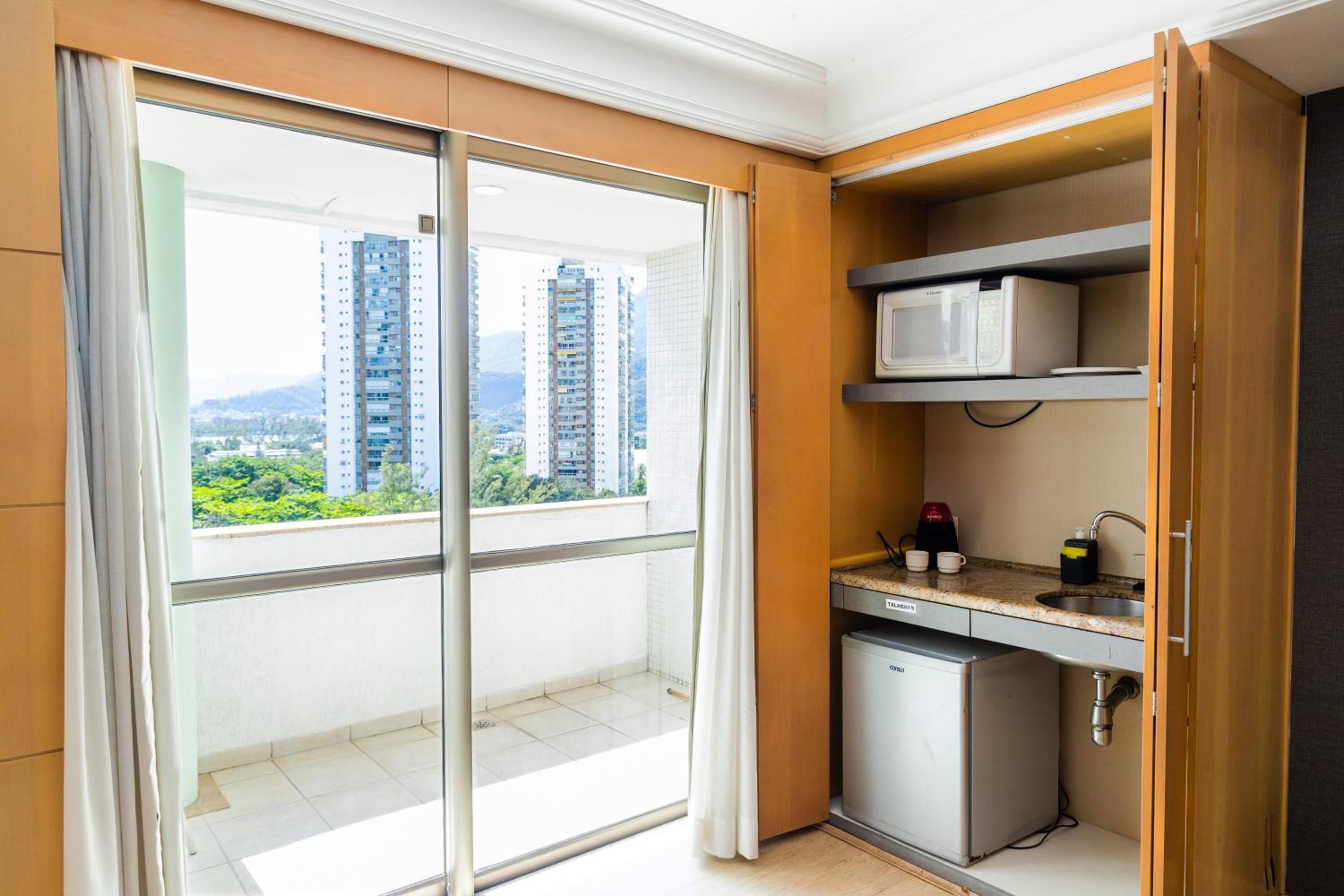 Barra balcony flat - Pool, gym, parking space and beach!