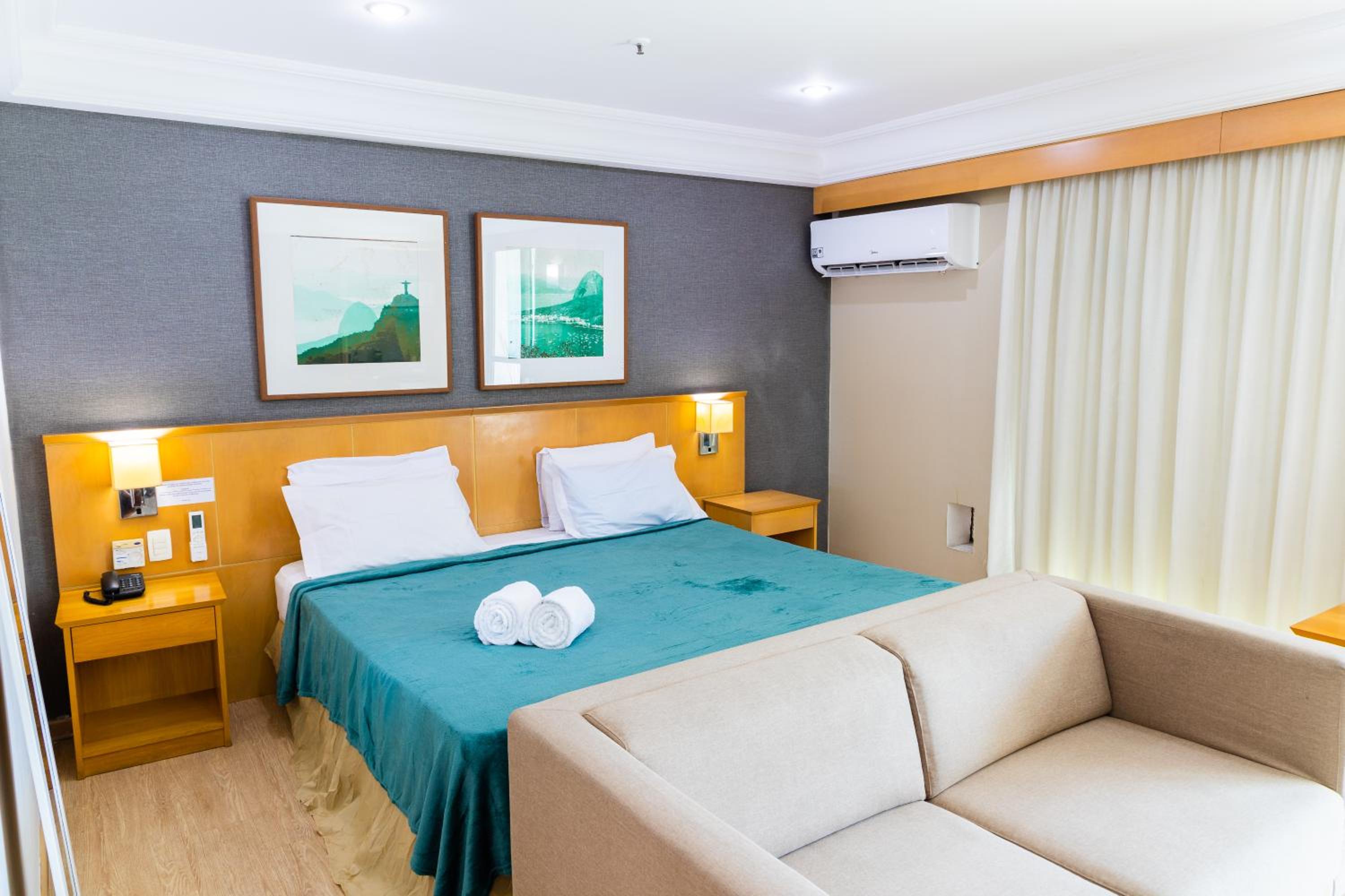 Barra balcony flat - Pool, gym, parking space and beach!