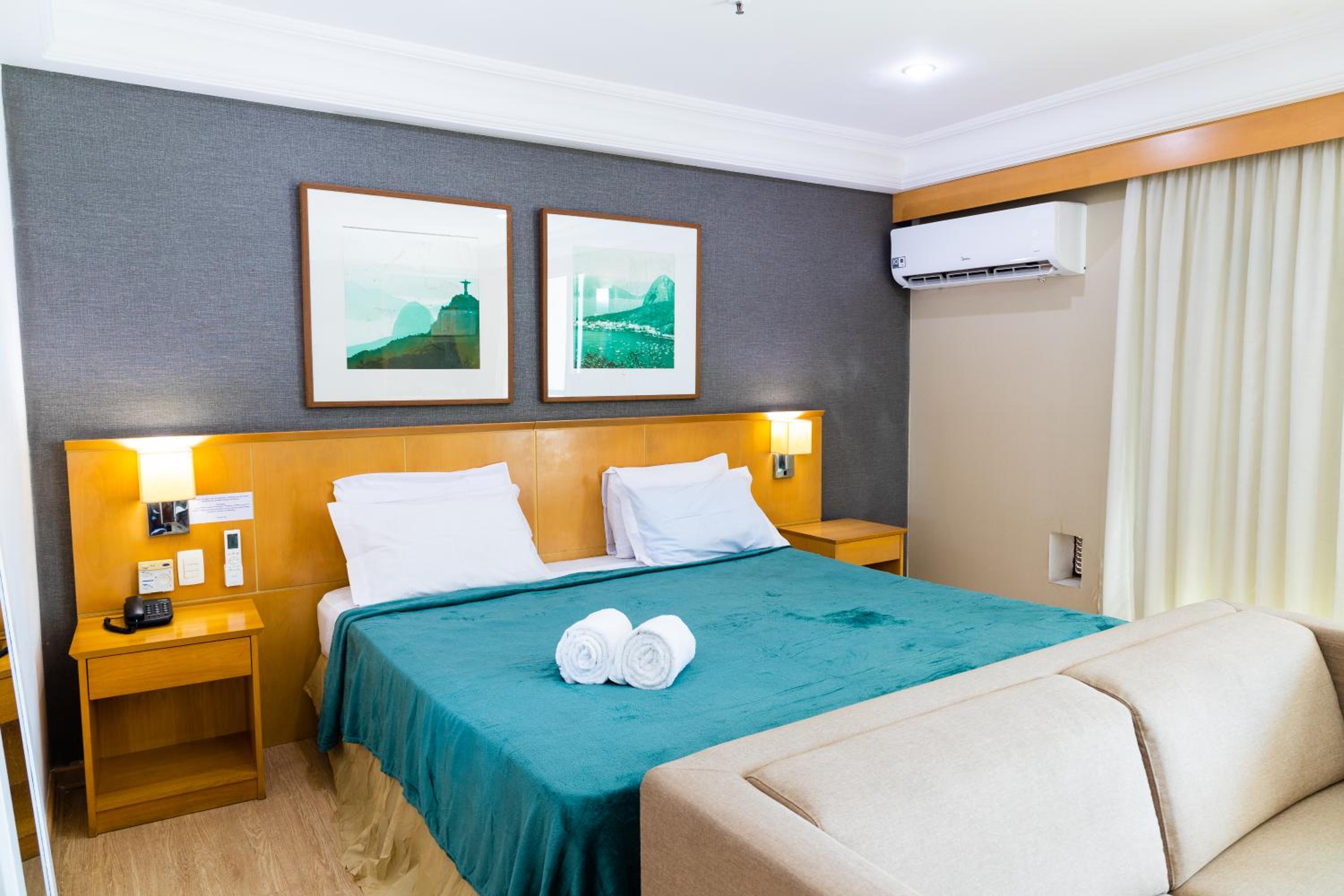 Barra balcony flat - Pool, gym, parking space and beach!
