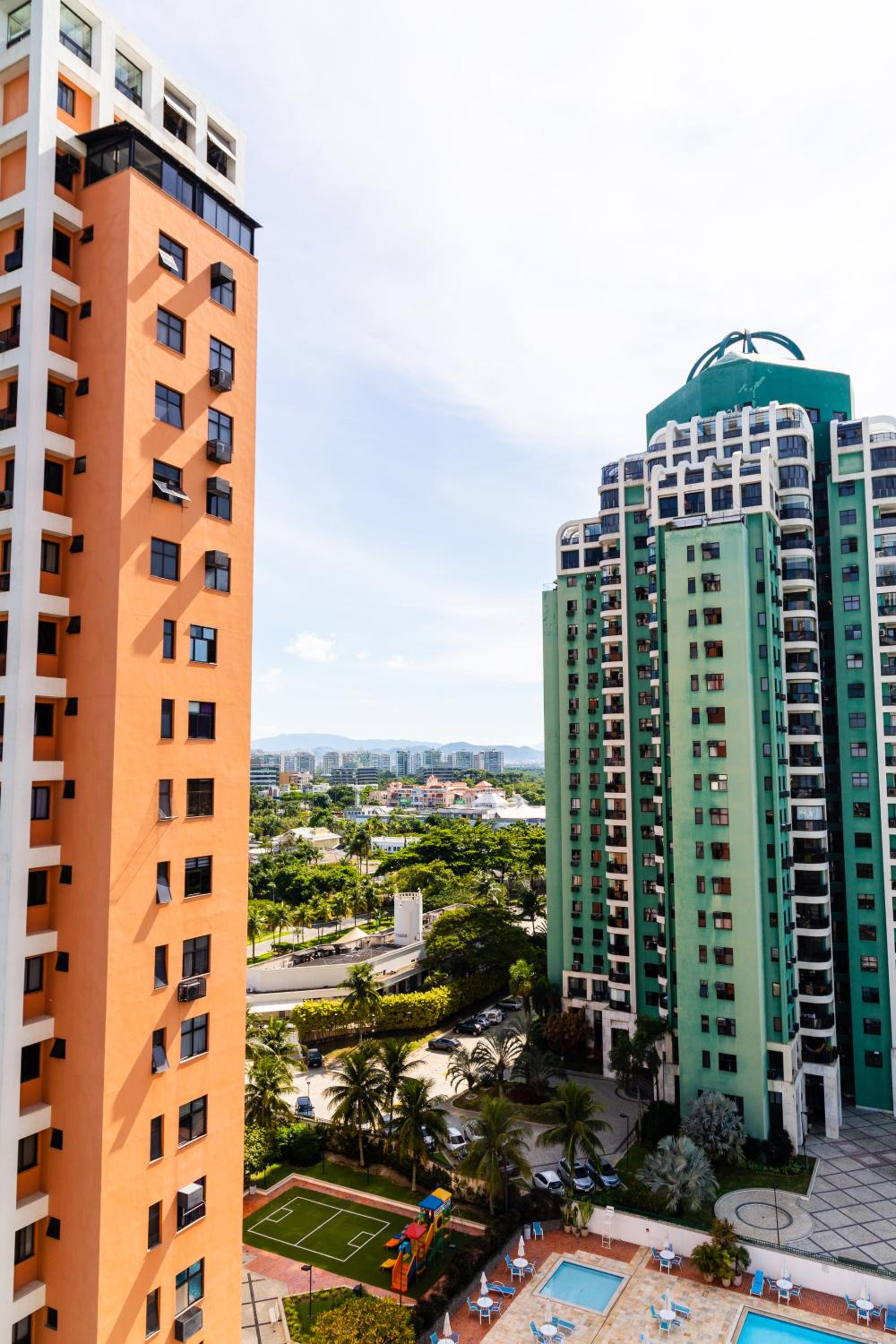 Barra balcony flat - Pool, gym, parking space and beach!