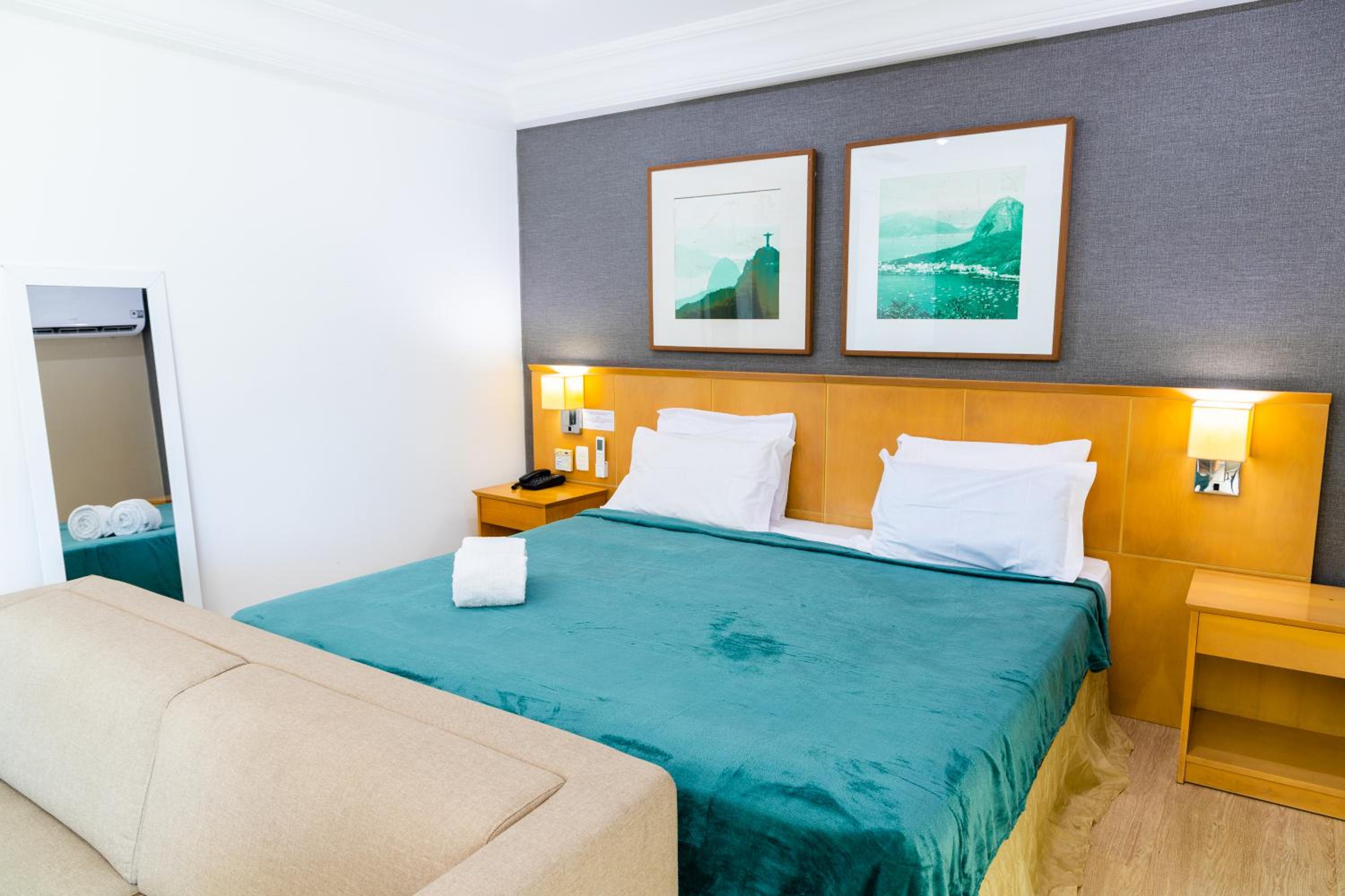 Barra balcony flat - Pool, gym, parking space and beach!