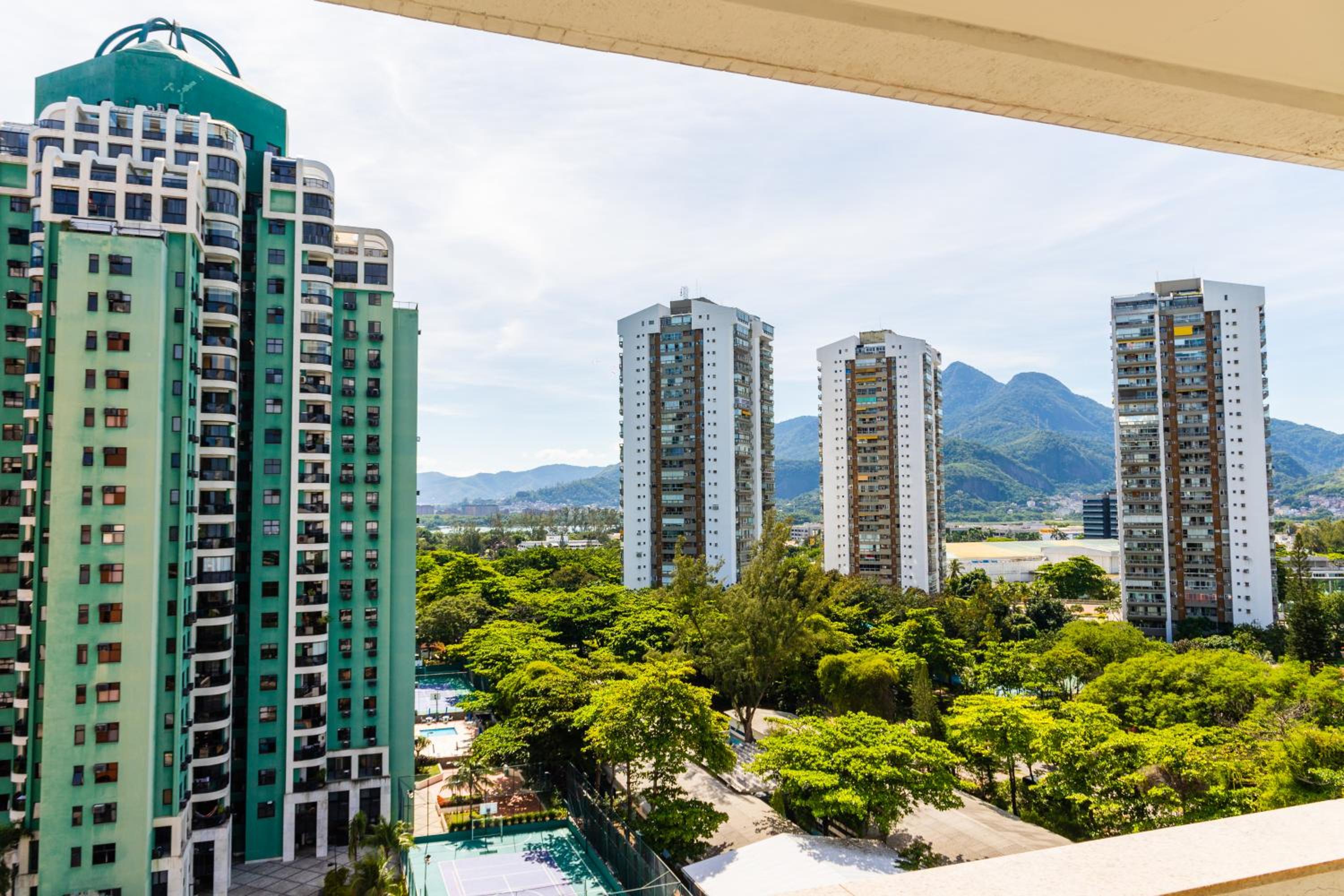 Barra balcony flat - Pool, gym, parking space and beach!