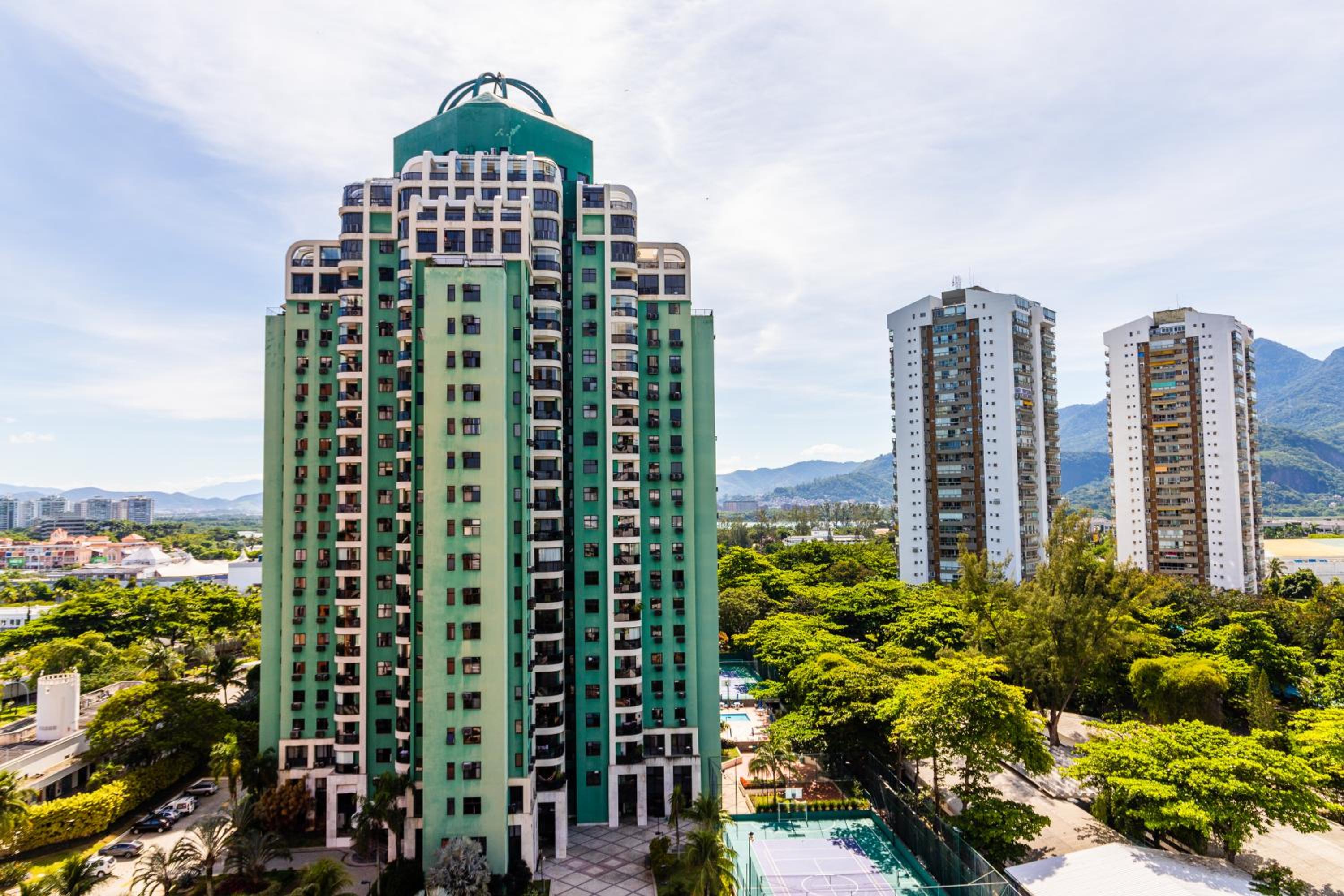 Barra balcony flat - Pool, gym, parking space and beach!