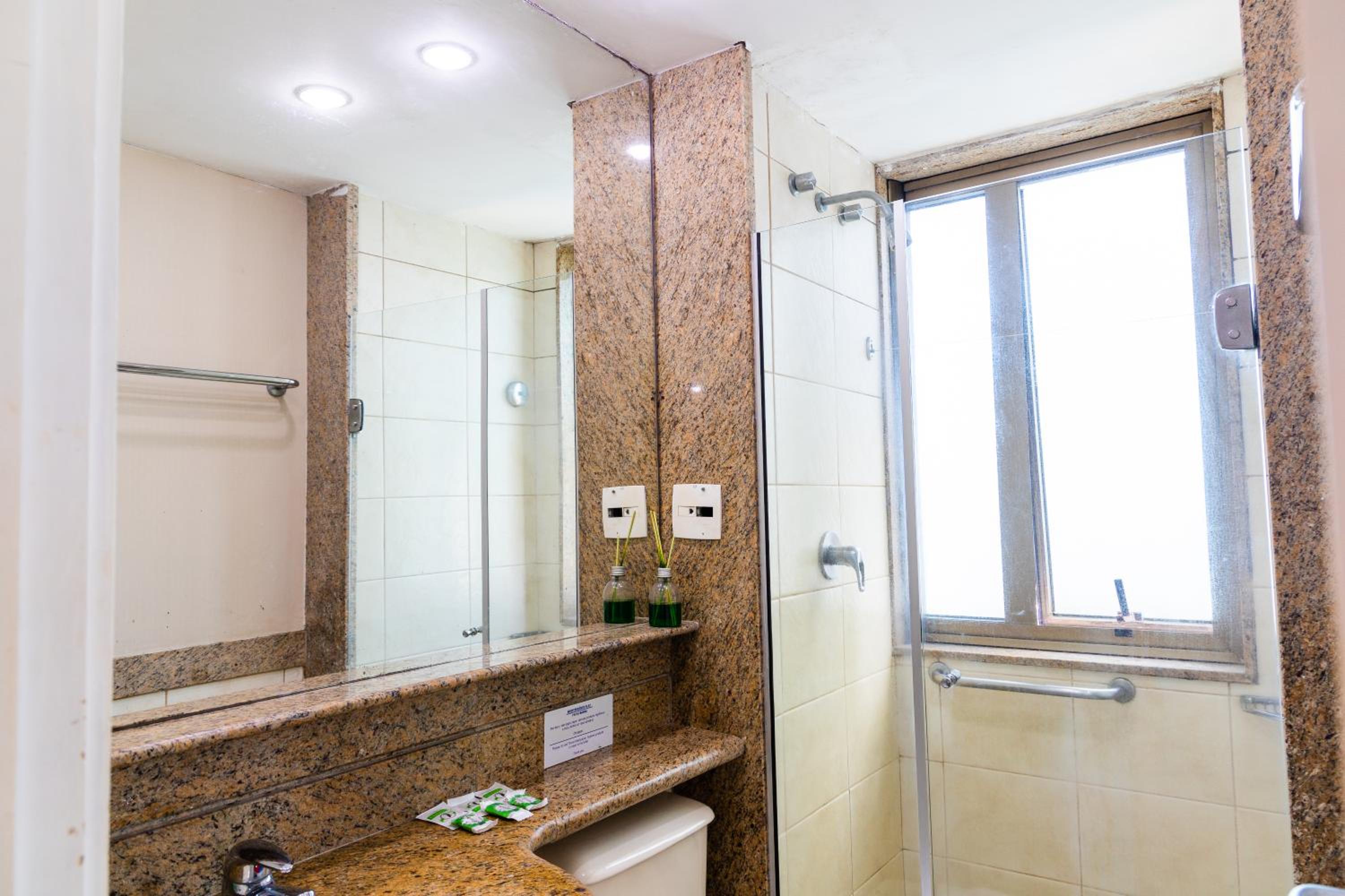 Barra balcony flat - Pool, gym, parking space and beach!