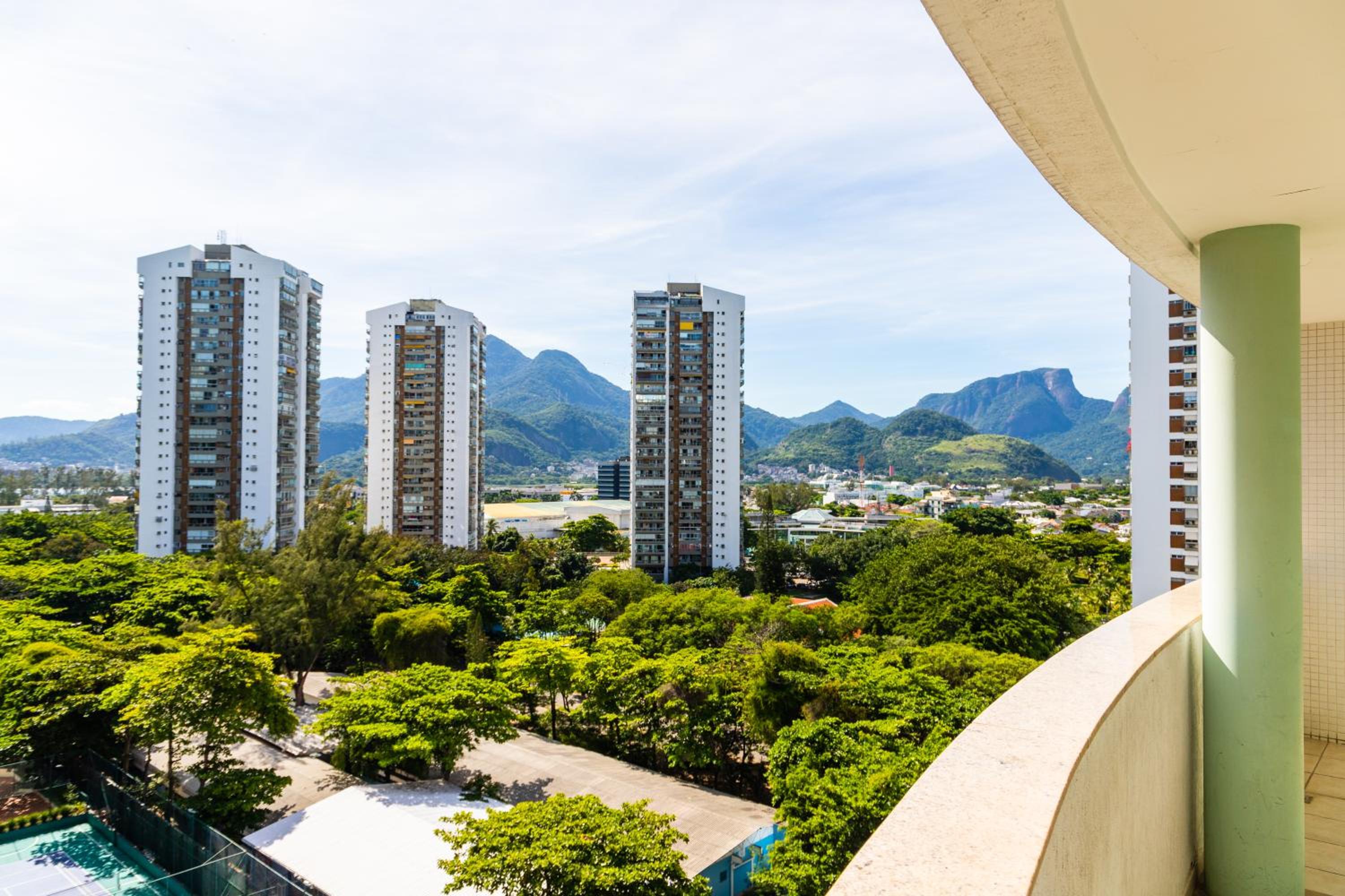 Barra balcony flat - Pool, gym, parking space and beach!