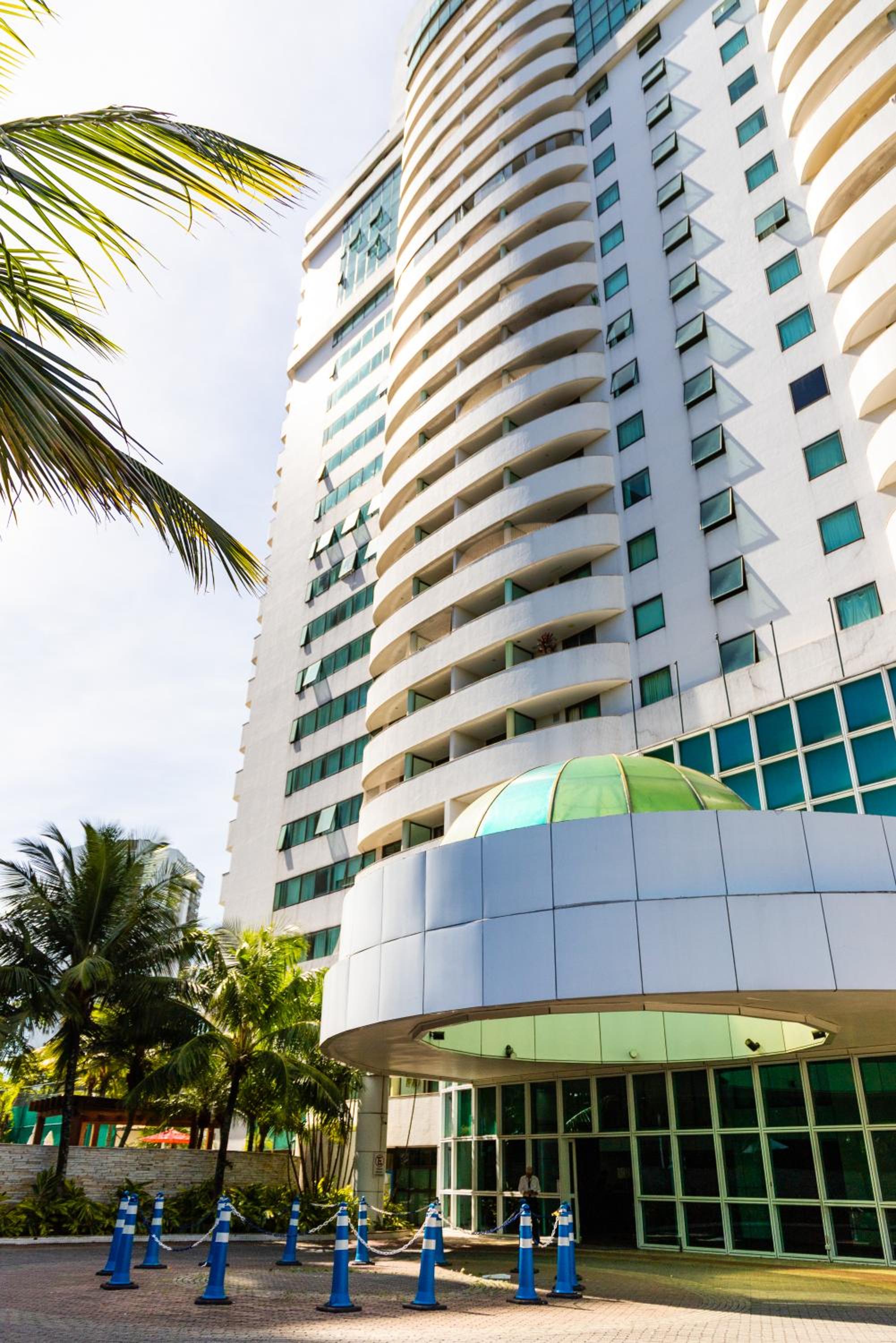 Barra balcony flat - Pool, gym, parking space and beach!