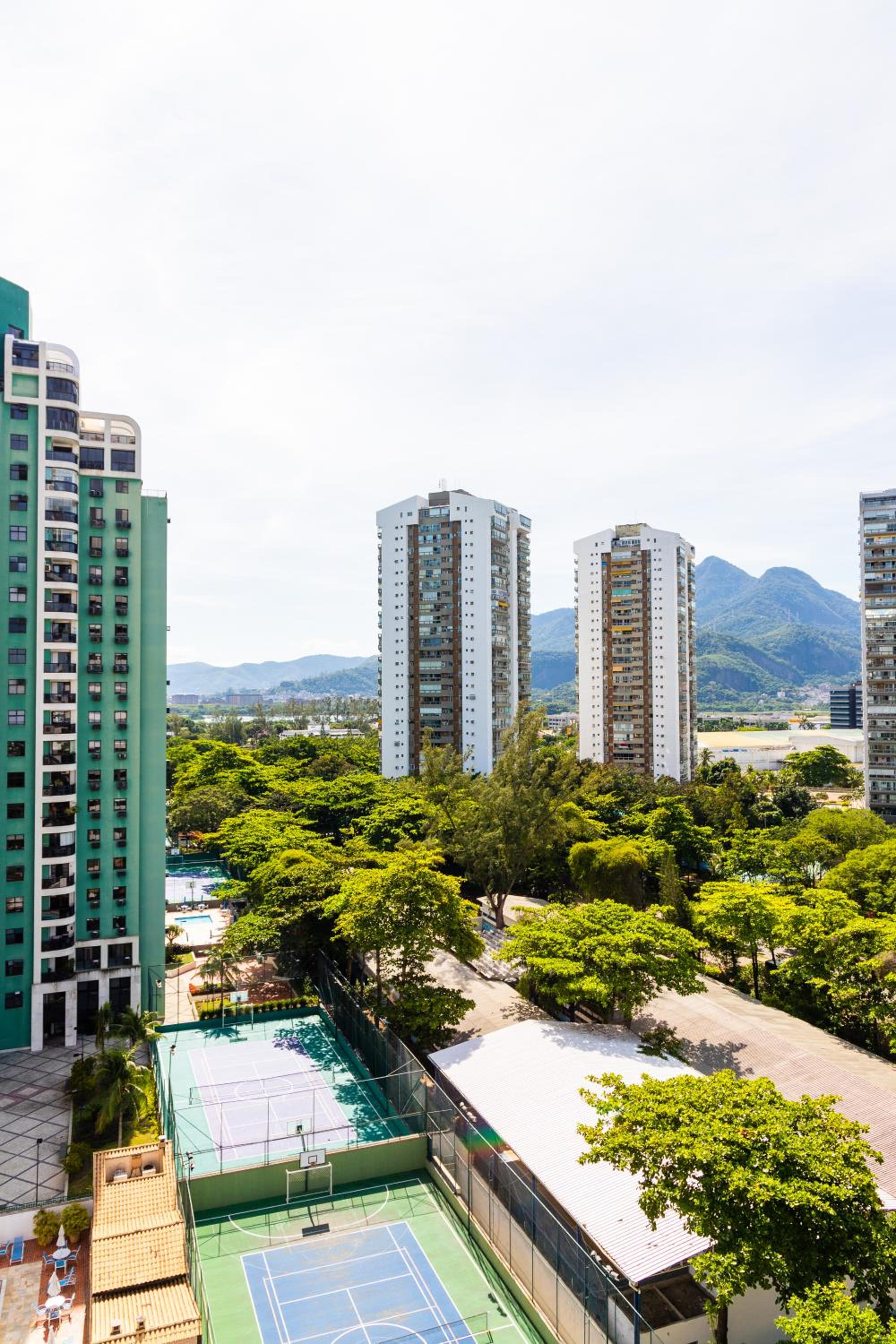 Barra balcony flat - Pool, gym, parking space and beach!