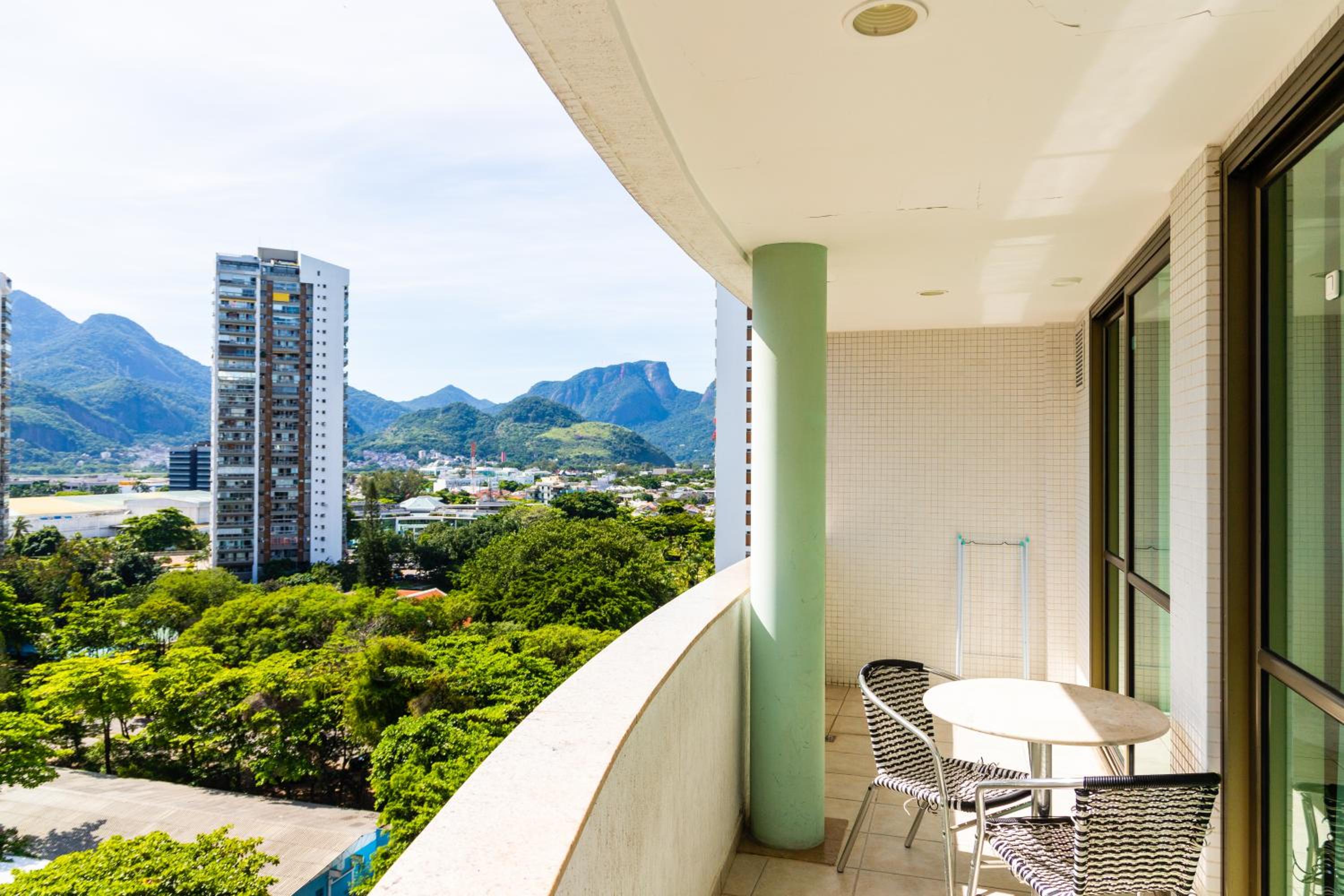 Barra balcony flat - Pool, gym, parking space and beach!