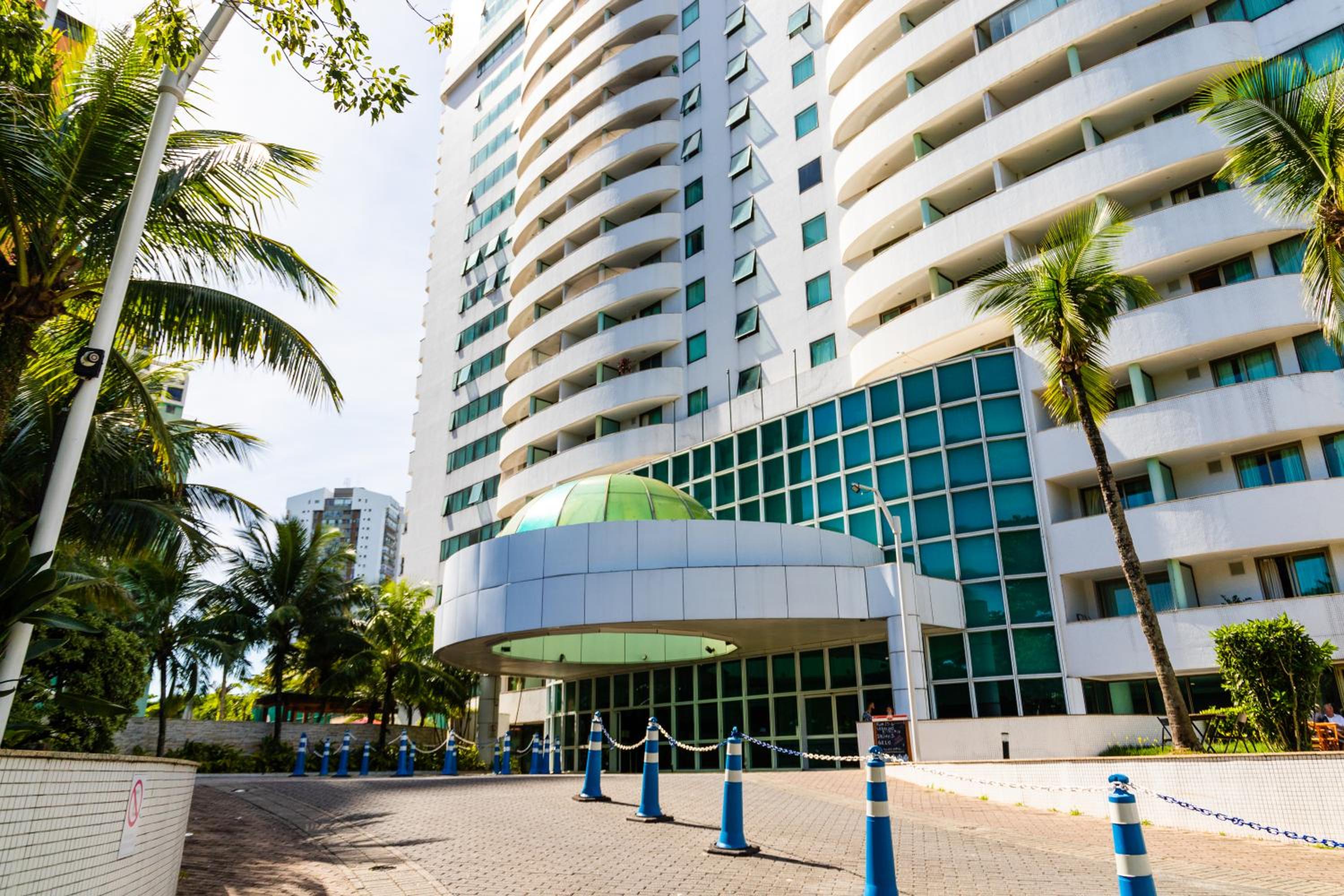 Barra balcony flat - Pool, gym, parking space and beach!