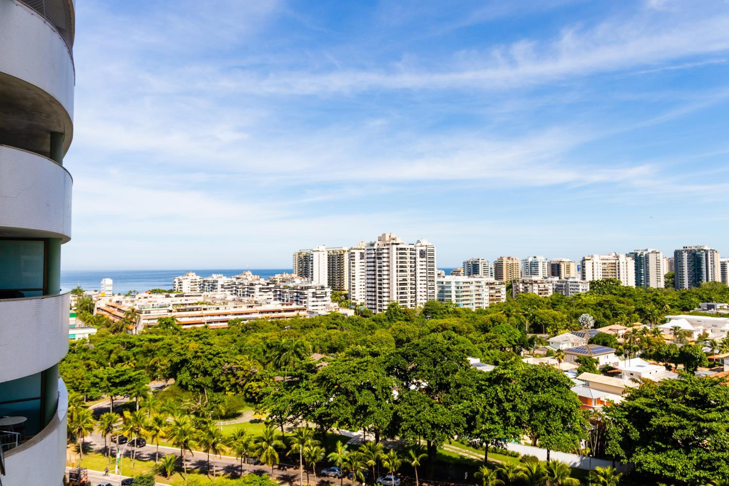 Barra balcony flat - Pool, gym, parking space and beach!