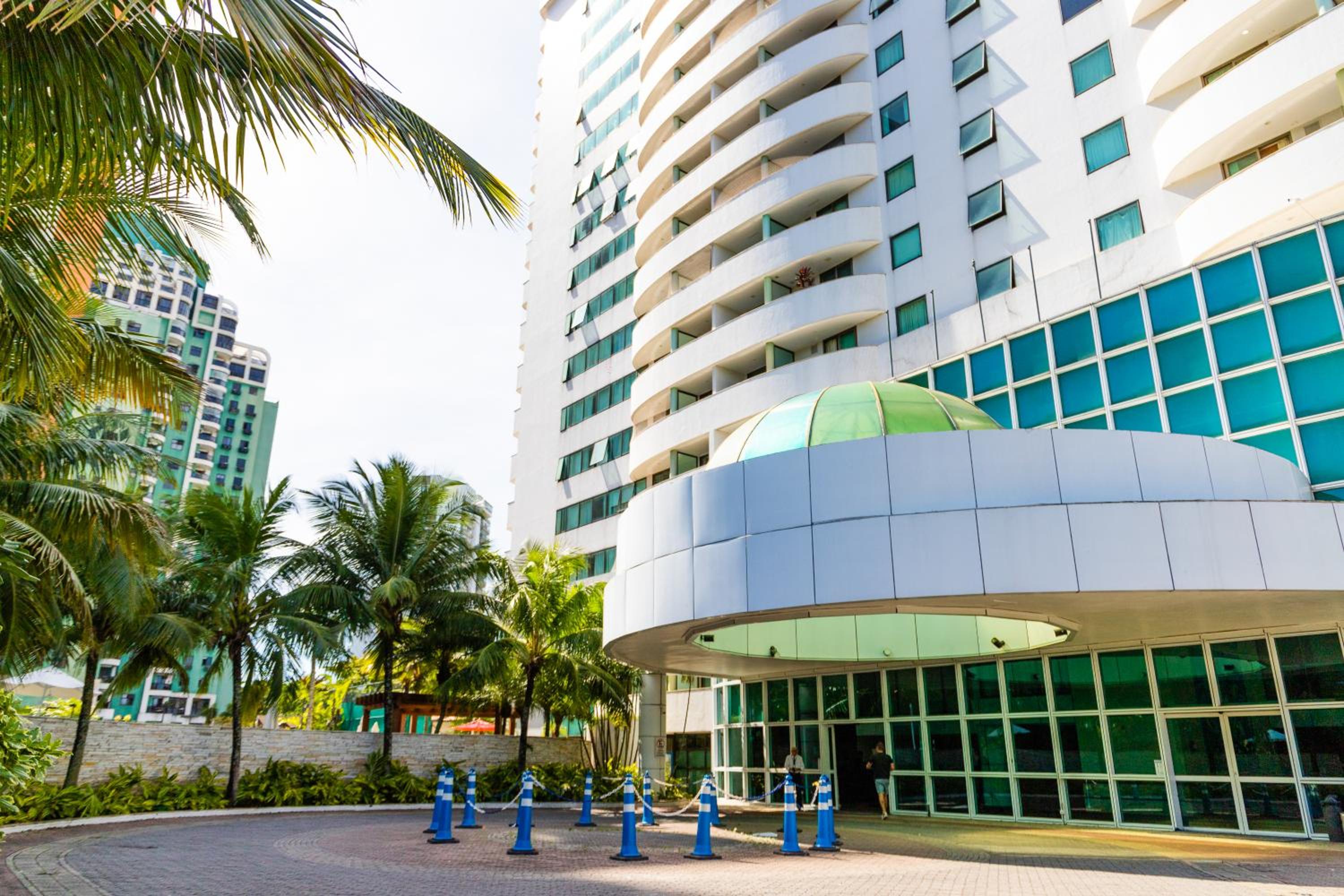 Barra balcony flat - Pool, gym, parking space and beach!