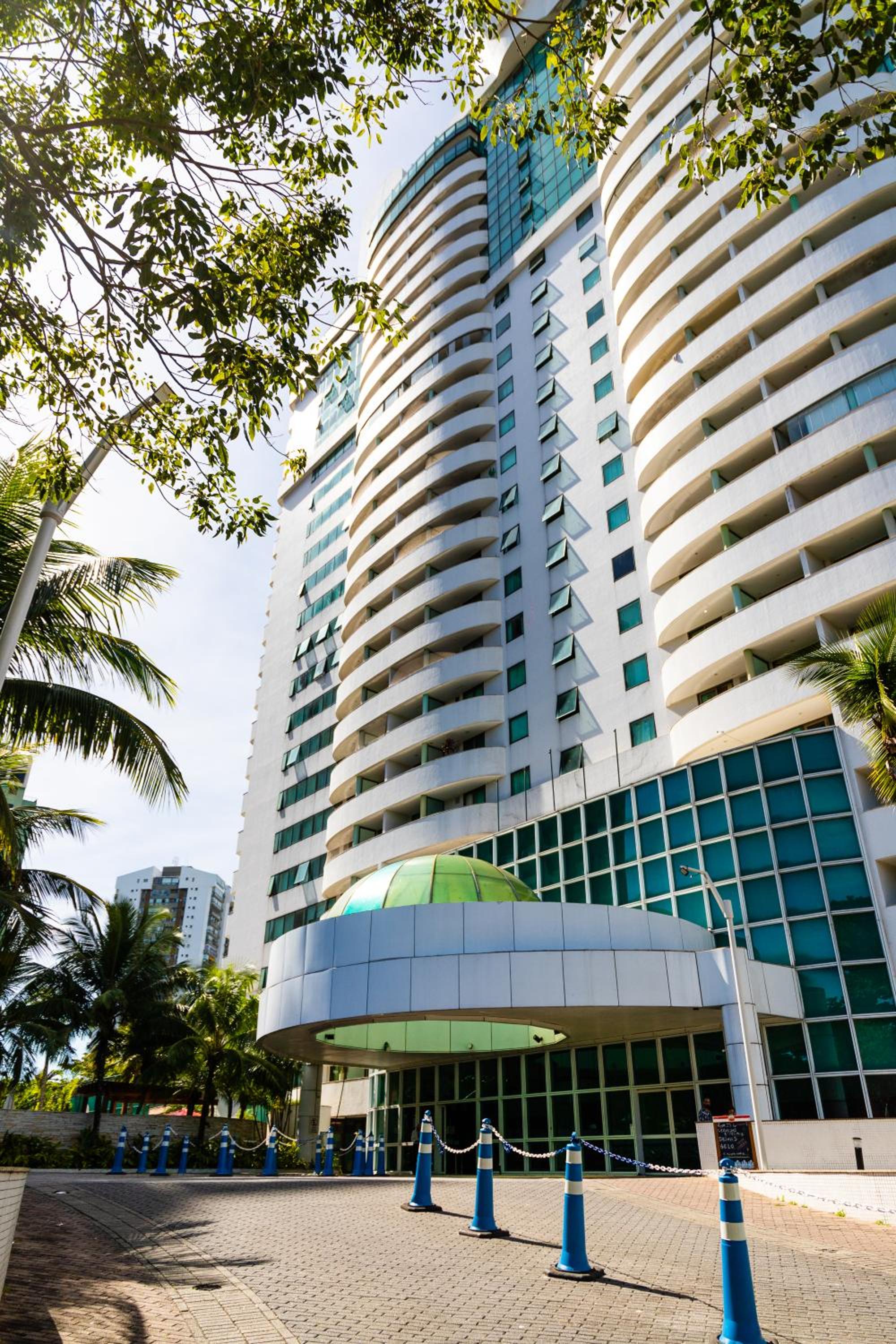 Barra balcony flat - Pool, gym, parking space and beach!