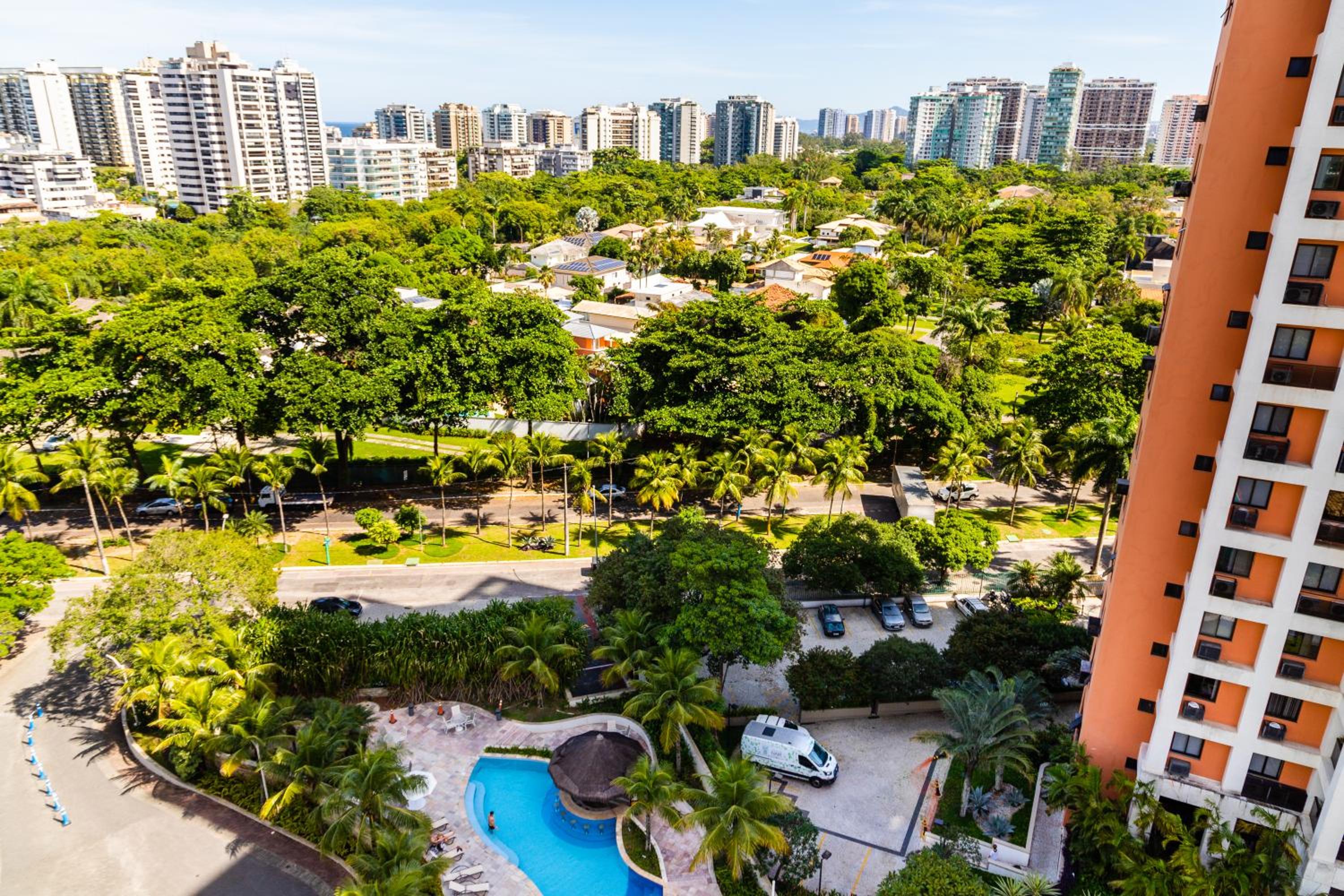 Barra balcony flat - Pool, gym, parking space and beach!