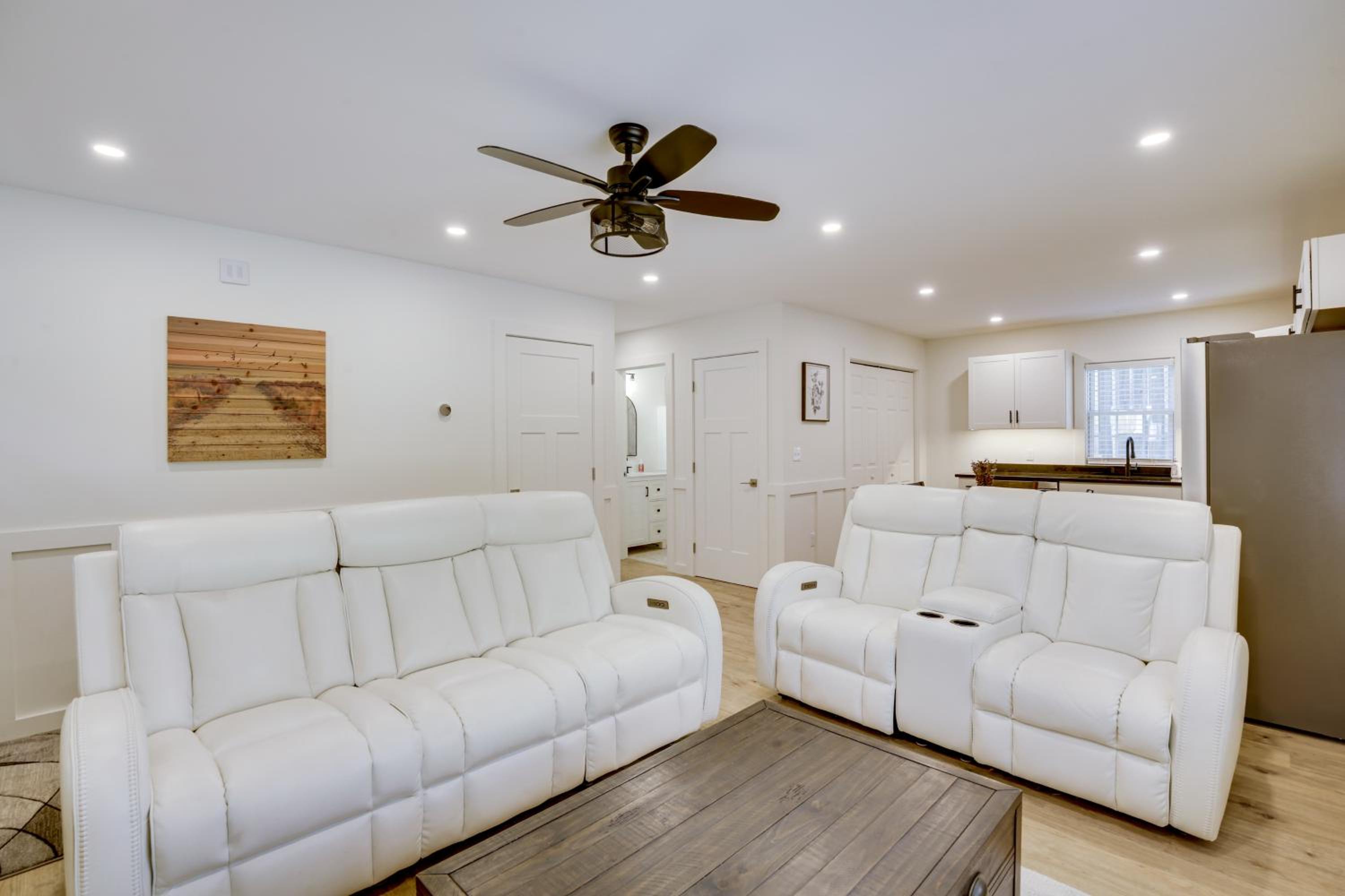 Wooded Retreat with Pet-Friendly Yard in Standish