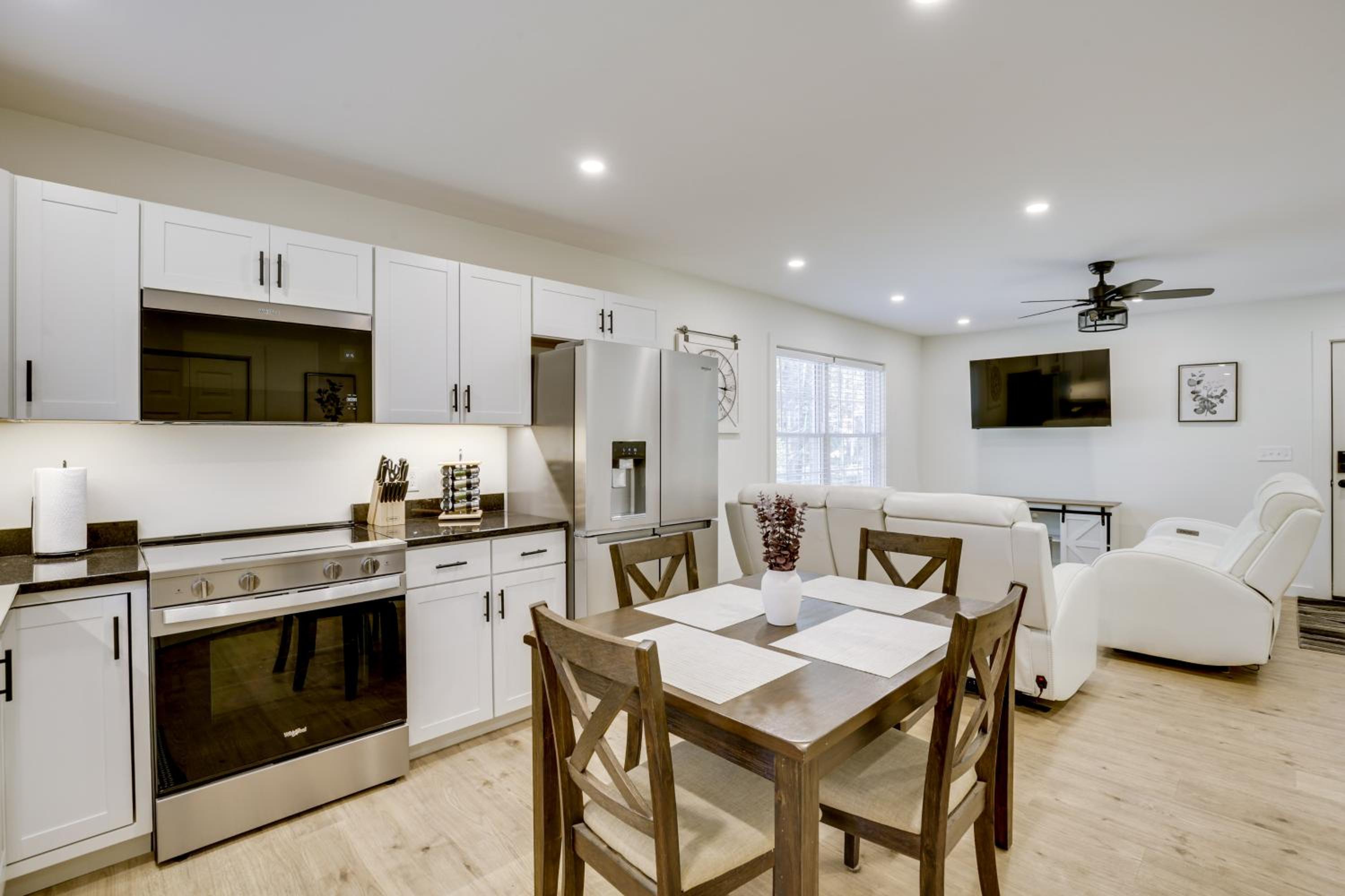 Wooded Retreat with Pet-Friendly Yard in Standish