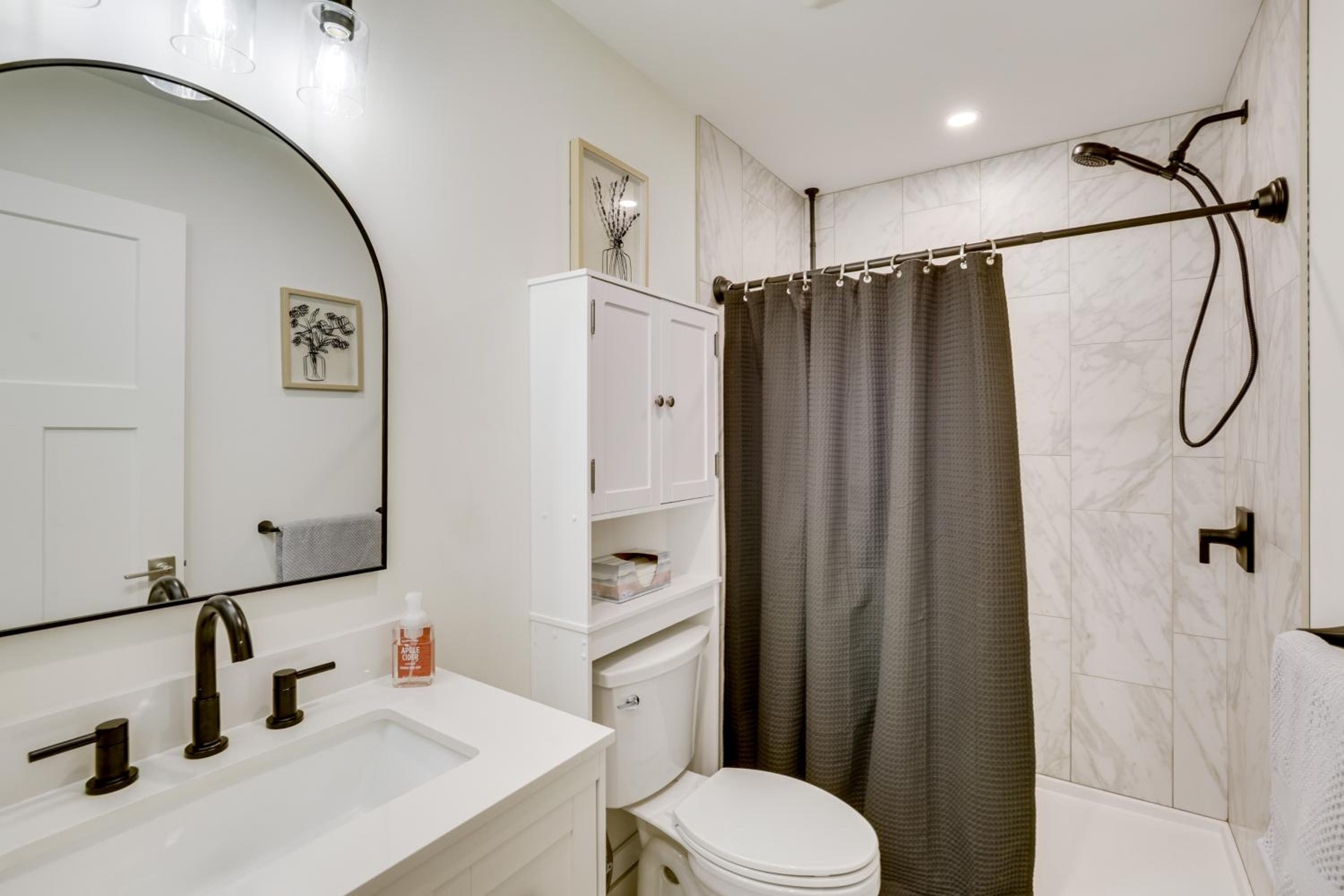 Wooded Retreat with Pet-Friendly Yard in Standish