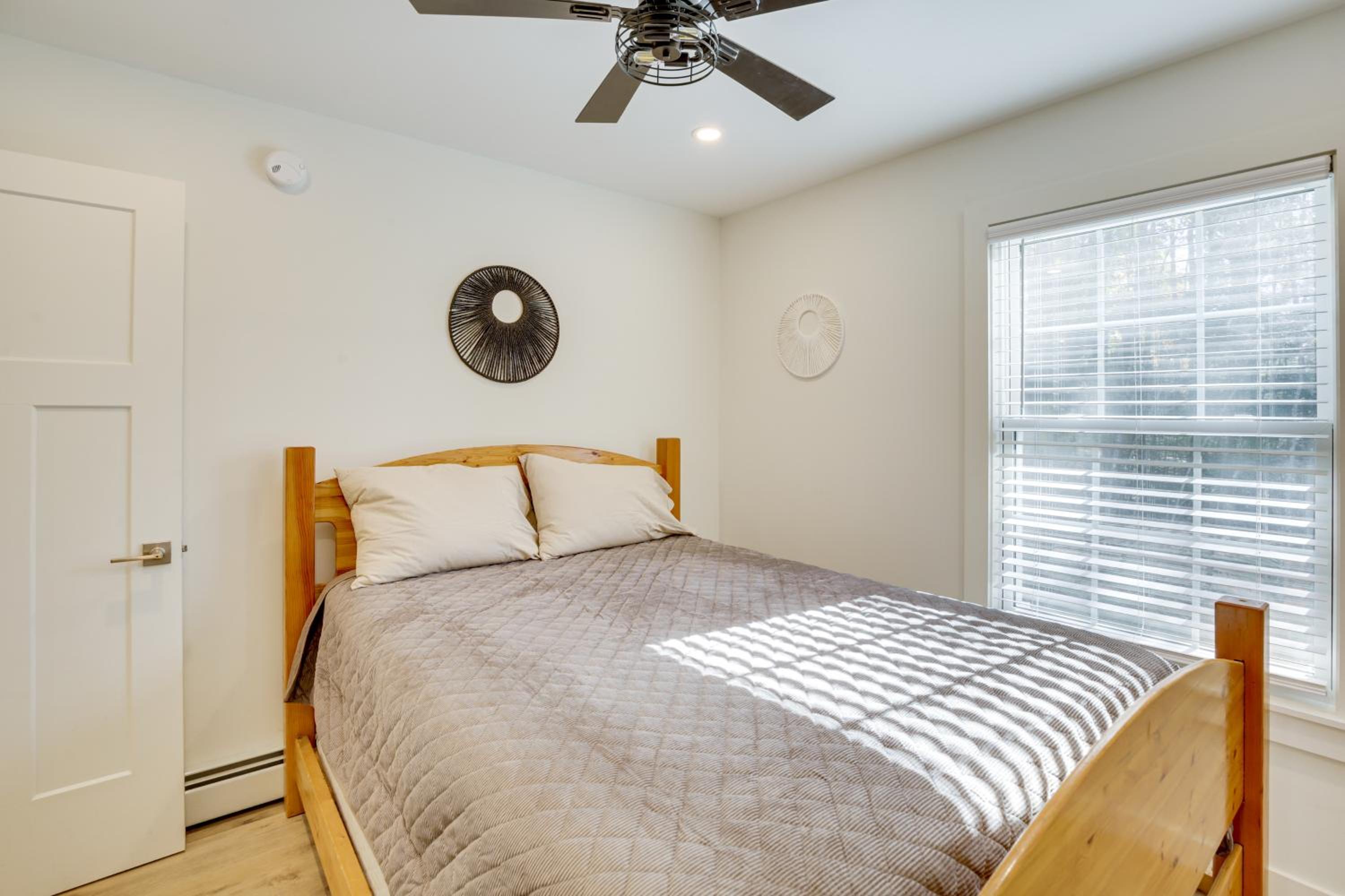 Wooded Retreat with Pet-Friendly Yard in Standish