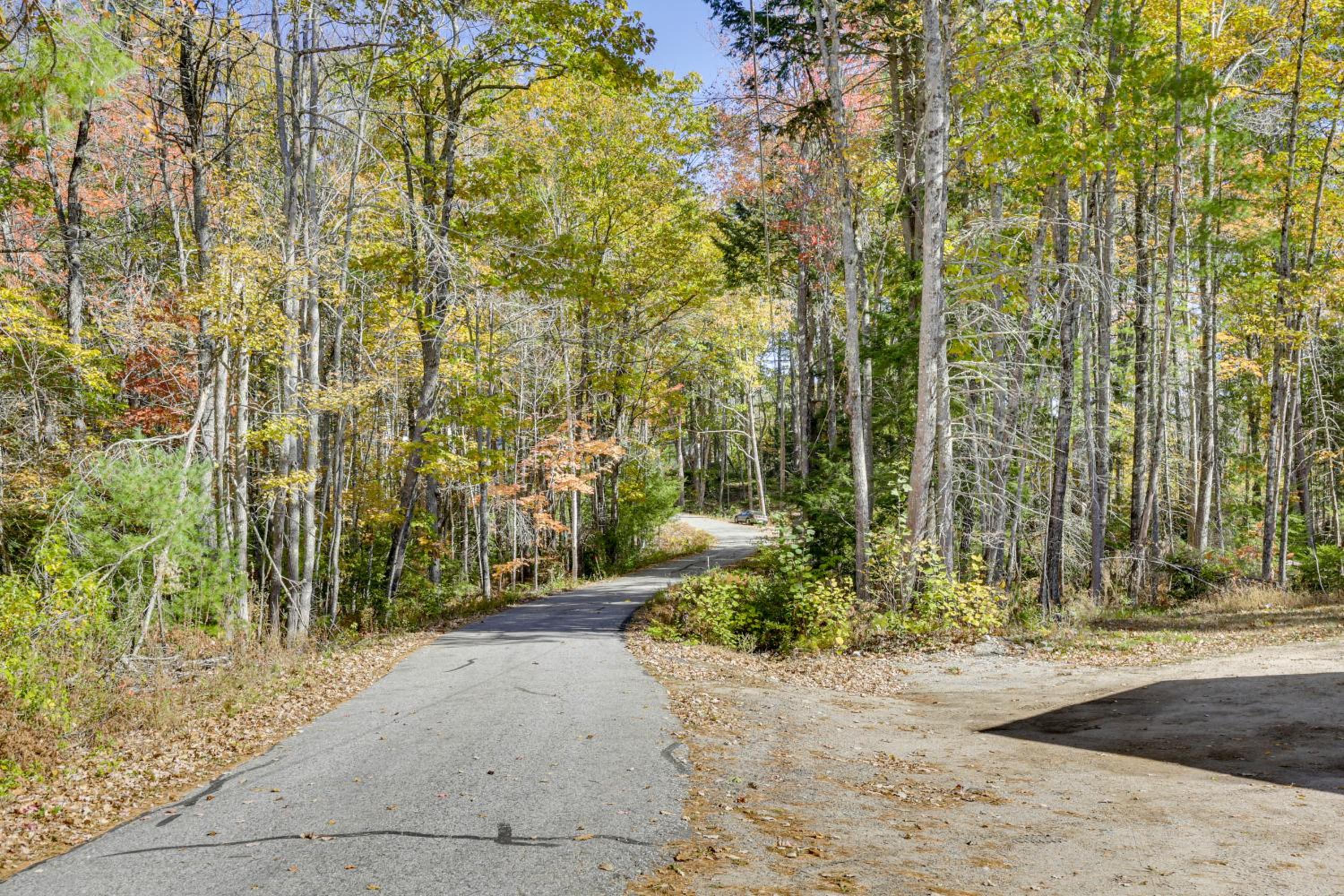 Wooded Retreat with Pet-Friendly Yard in Standish