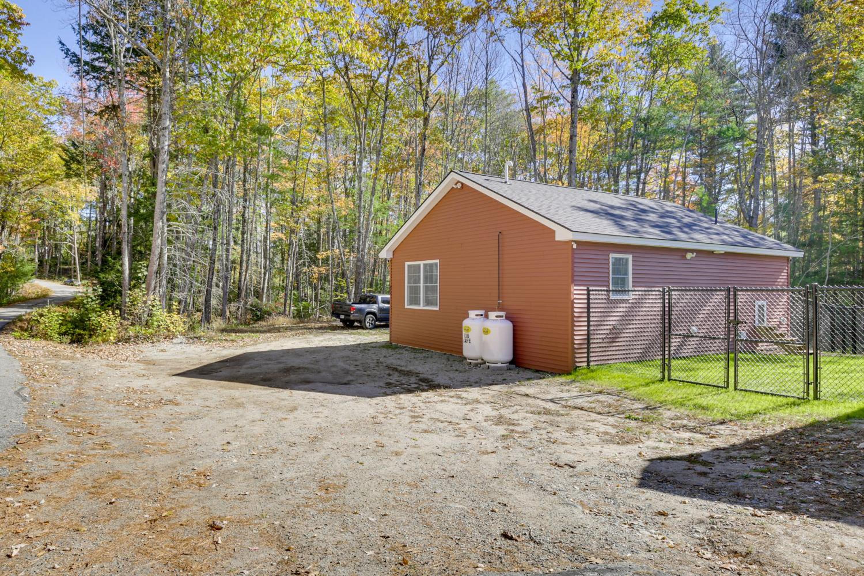 Wooded Retreat with Pet-Friendly Yard in Standish
