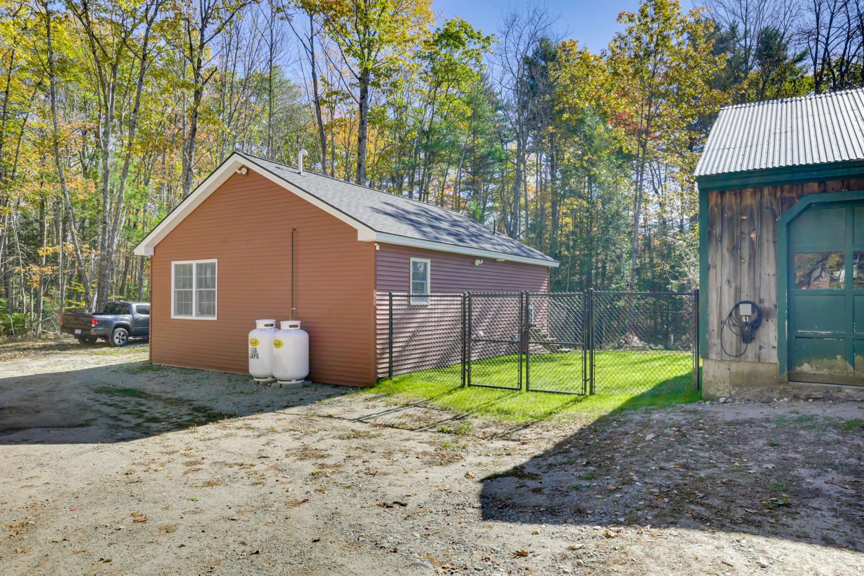 Wooded Retreat with Pet-Friendly Yard in Standish