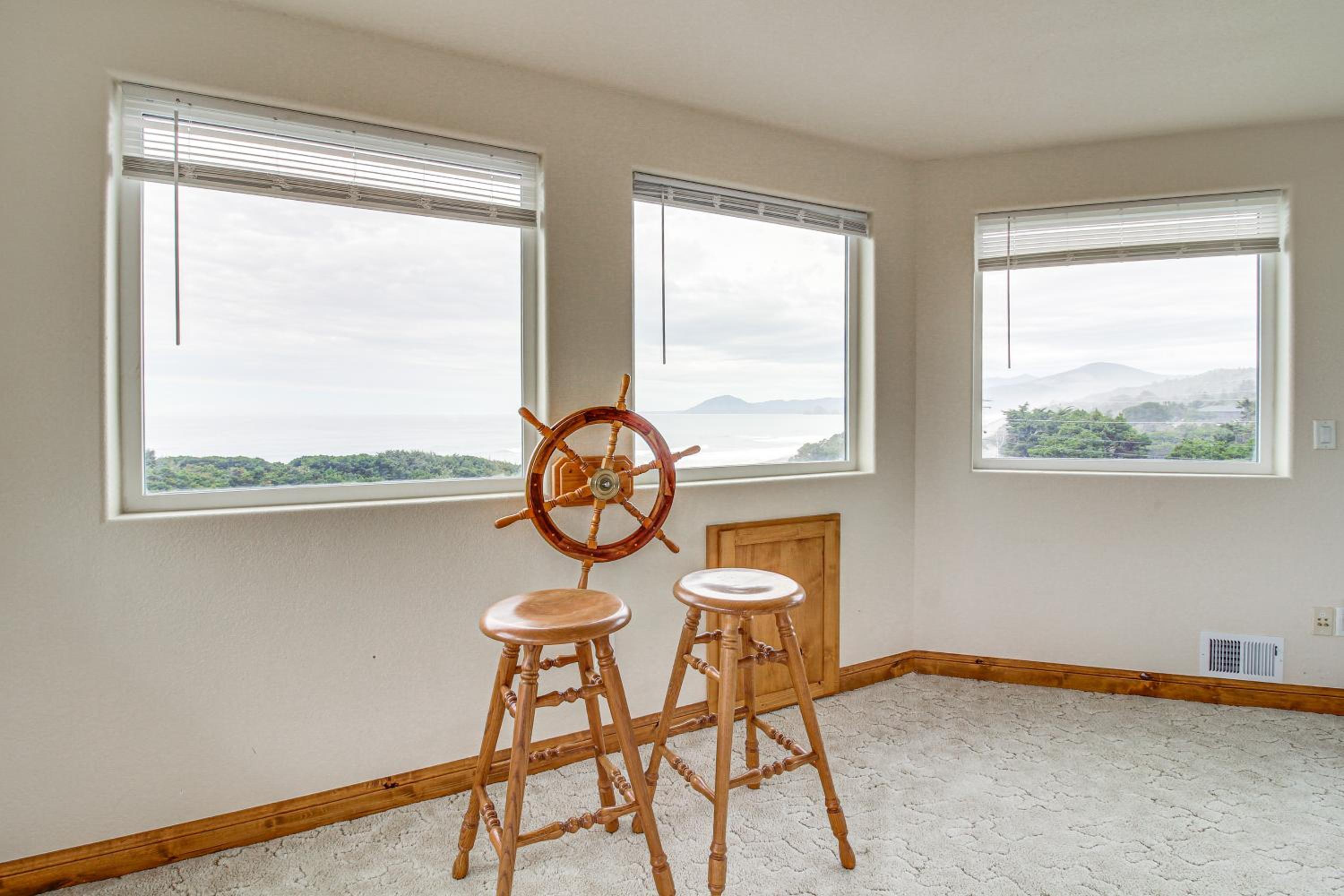 Groups Welcome! Ocean-View Escape in Gold Beach