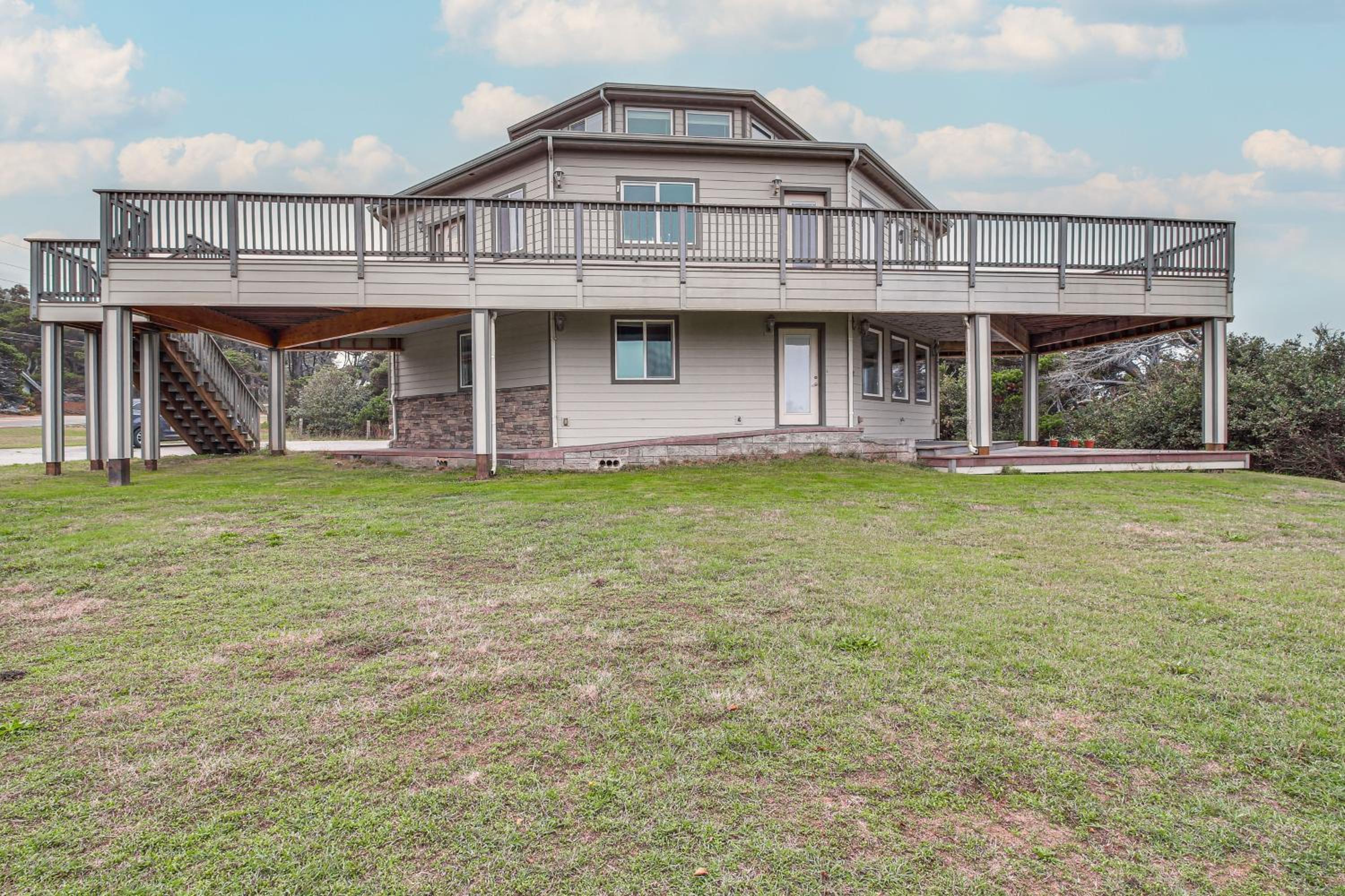 Groups Welcome! Ocean-View Escape in Gold Beach