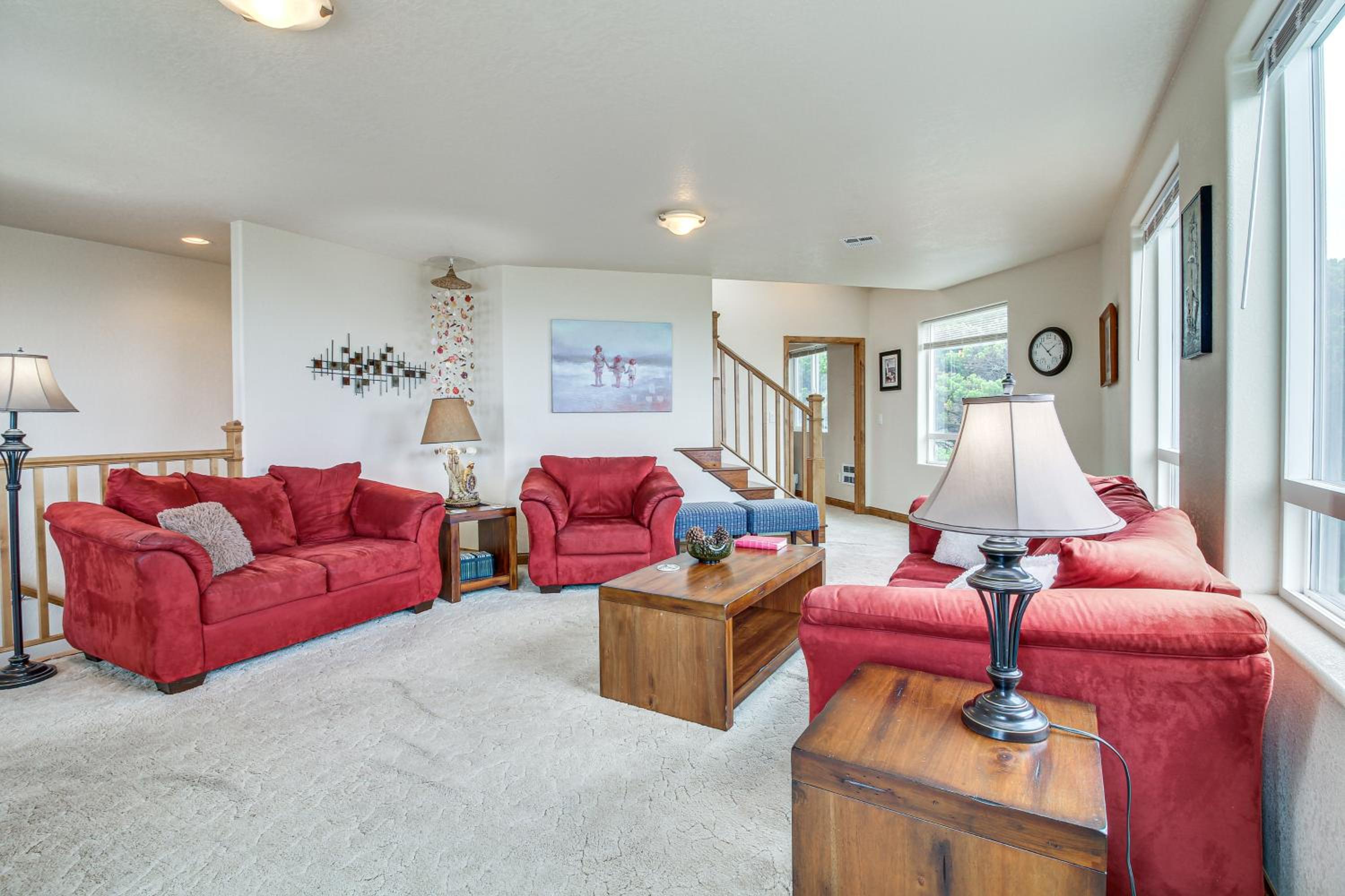 Groups Welcome! Ocean-View Escape in Gold Beach