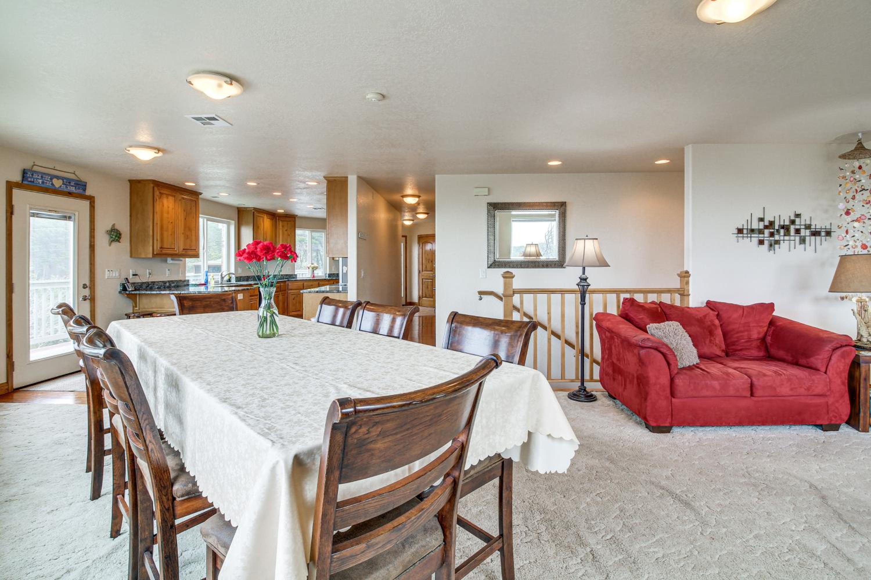 Groups Welcome! Ocean-View Escape in Gold Beach