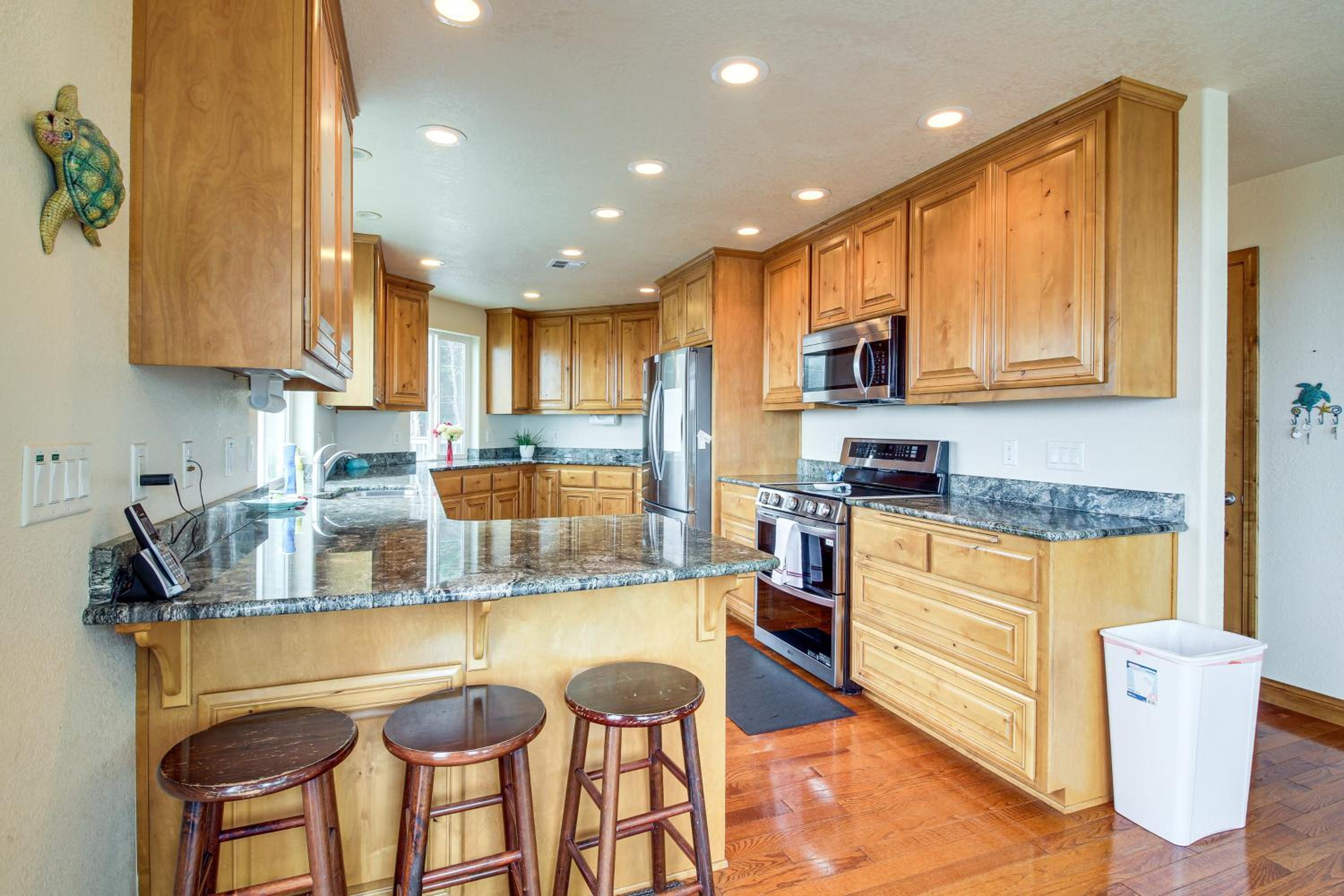 Groups Welcome! Ocean-View Escape in Gold Beach