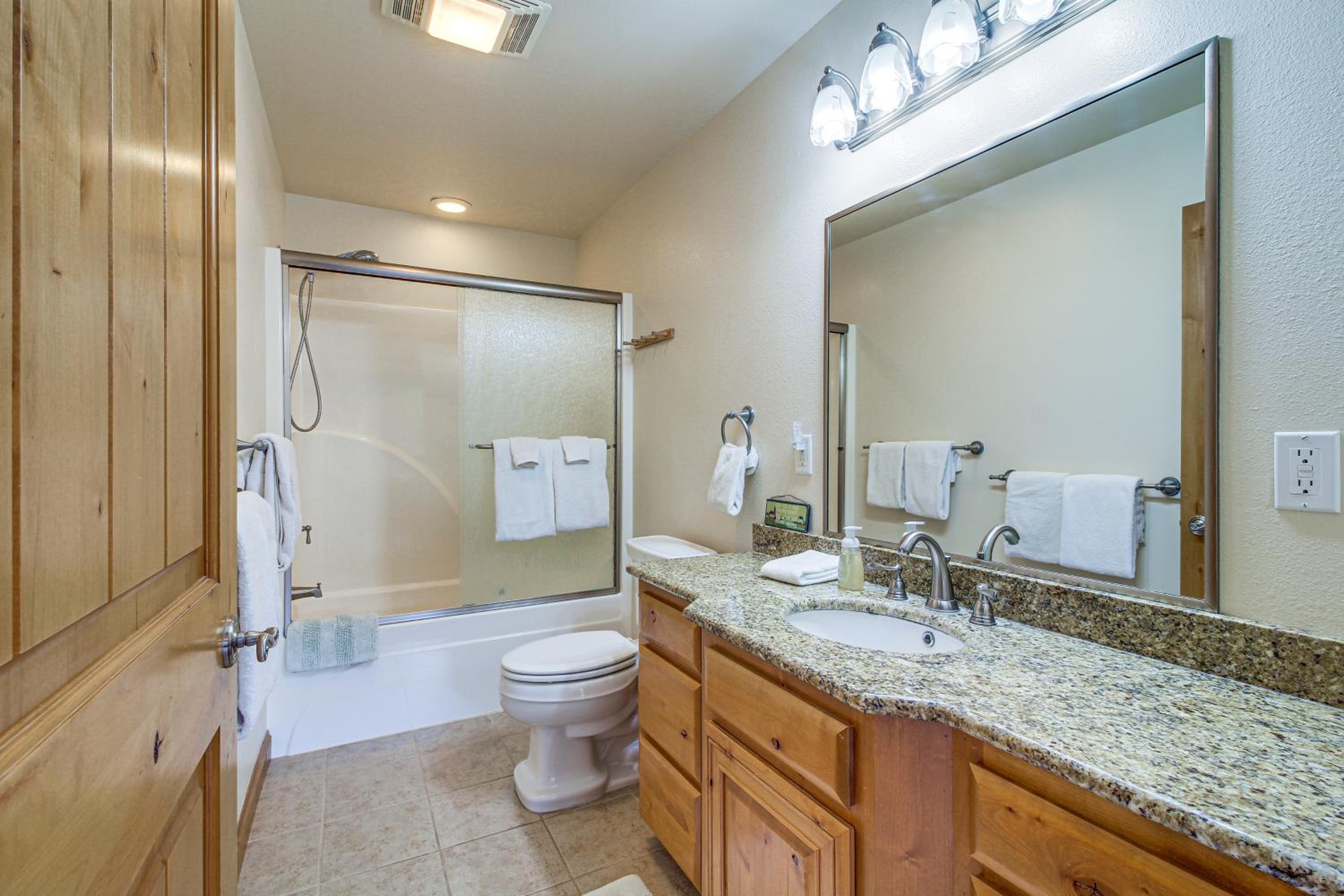 Groups Welcome! Ocean-View Escape in Gold Beach