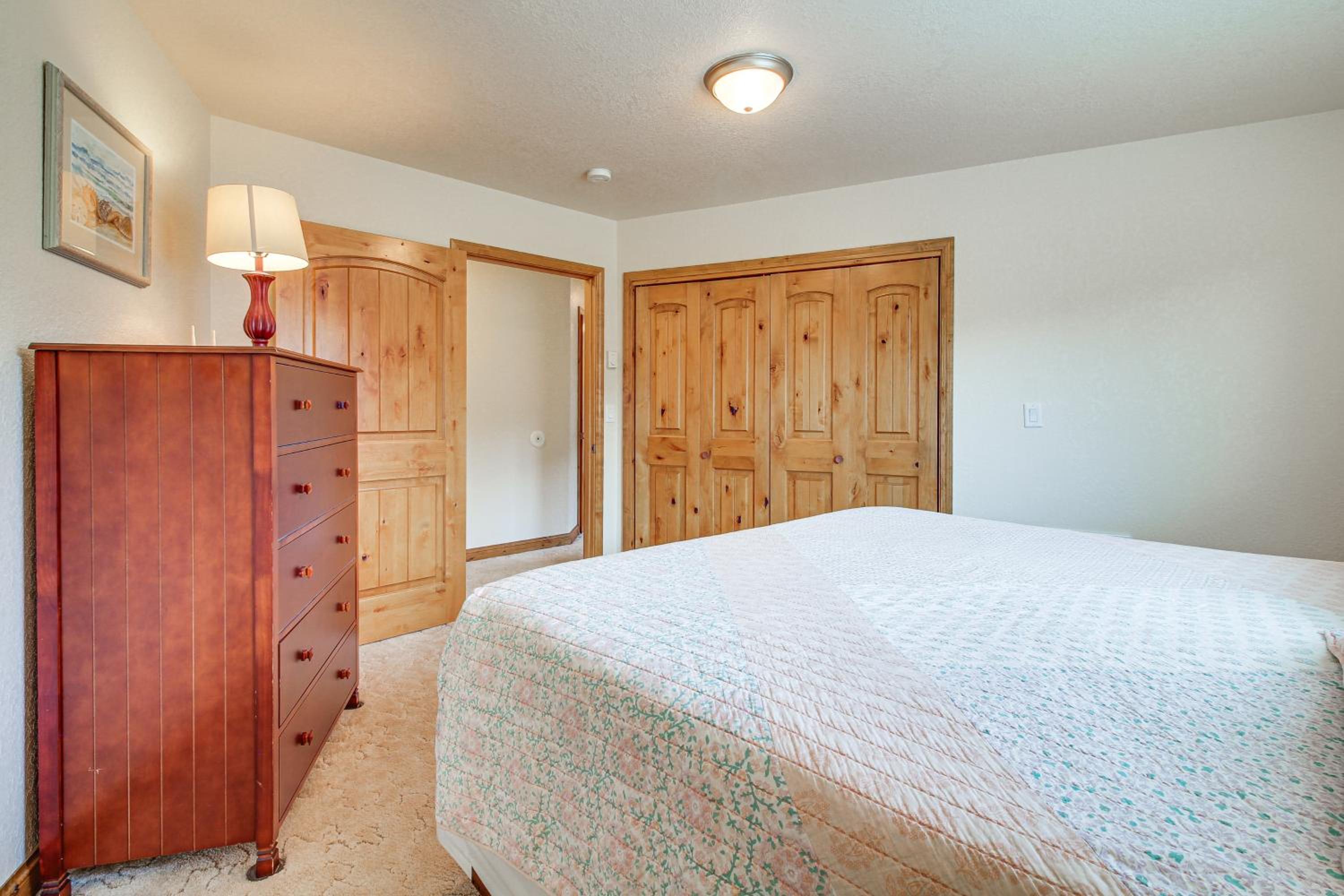 Groups Welcome! Ocean-View Escape in Gold Beach