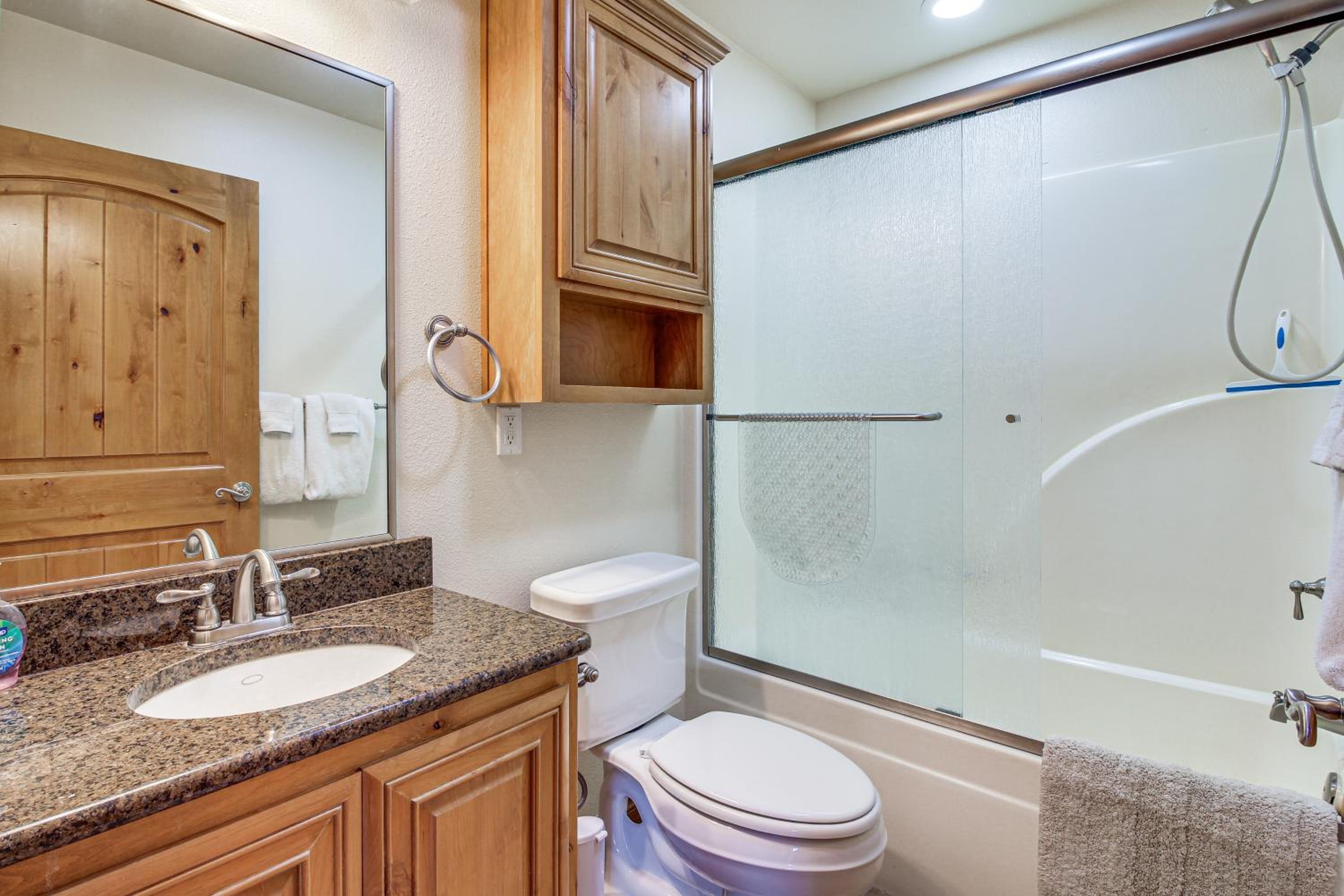 Groups Welcome! Ocean-View Escape in Gold Beach