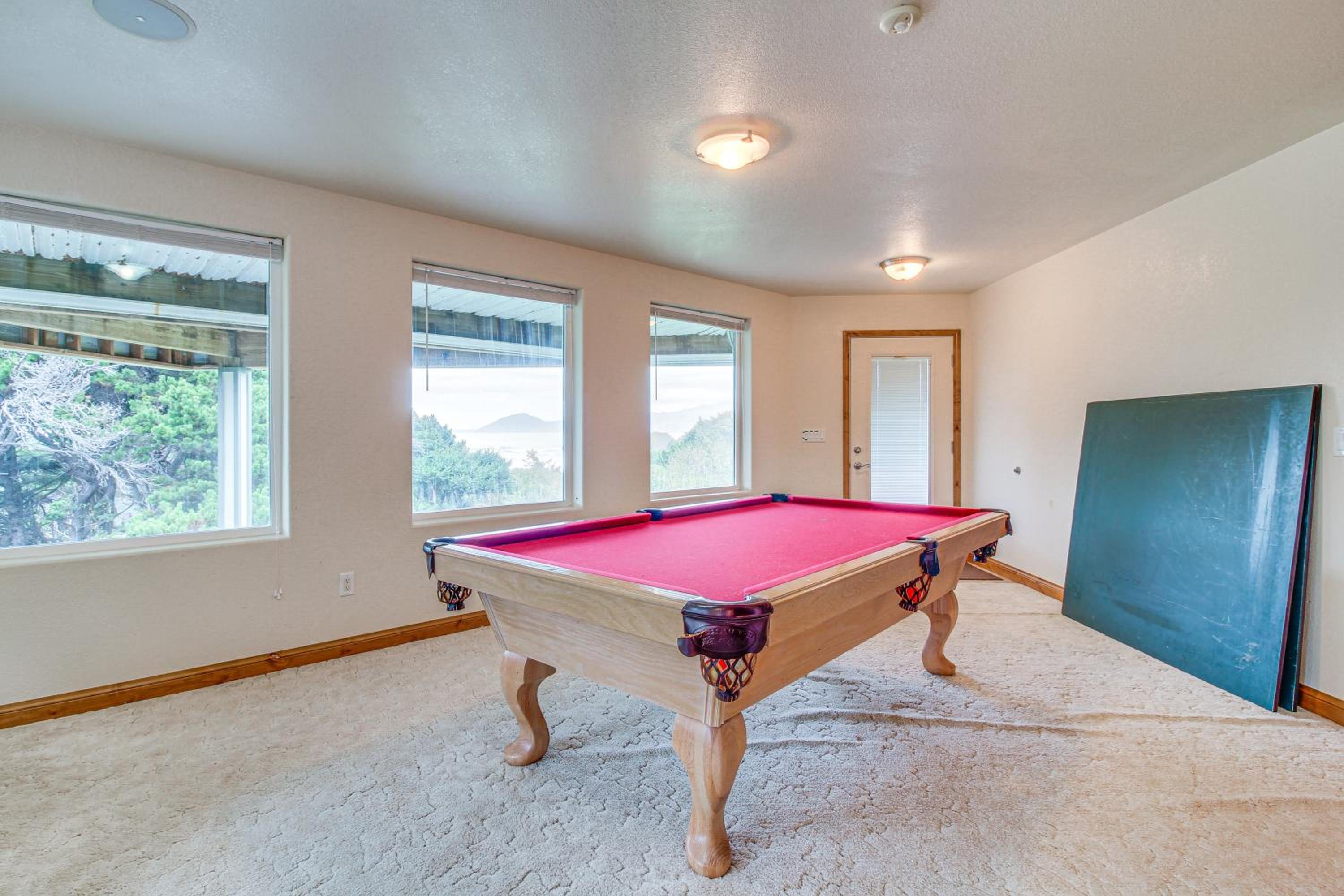 Groups Welcome! Ocean-View Escape in Gold Beach