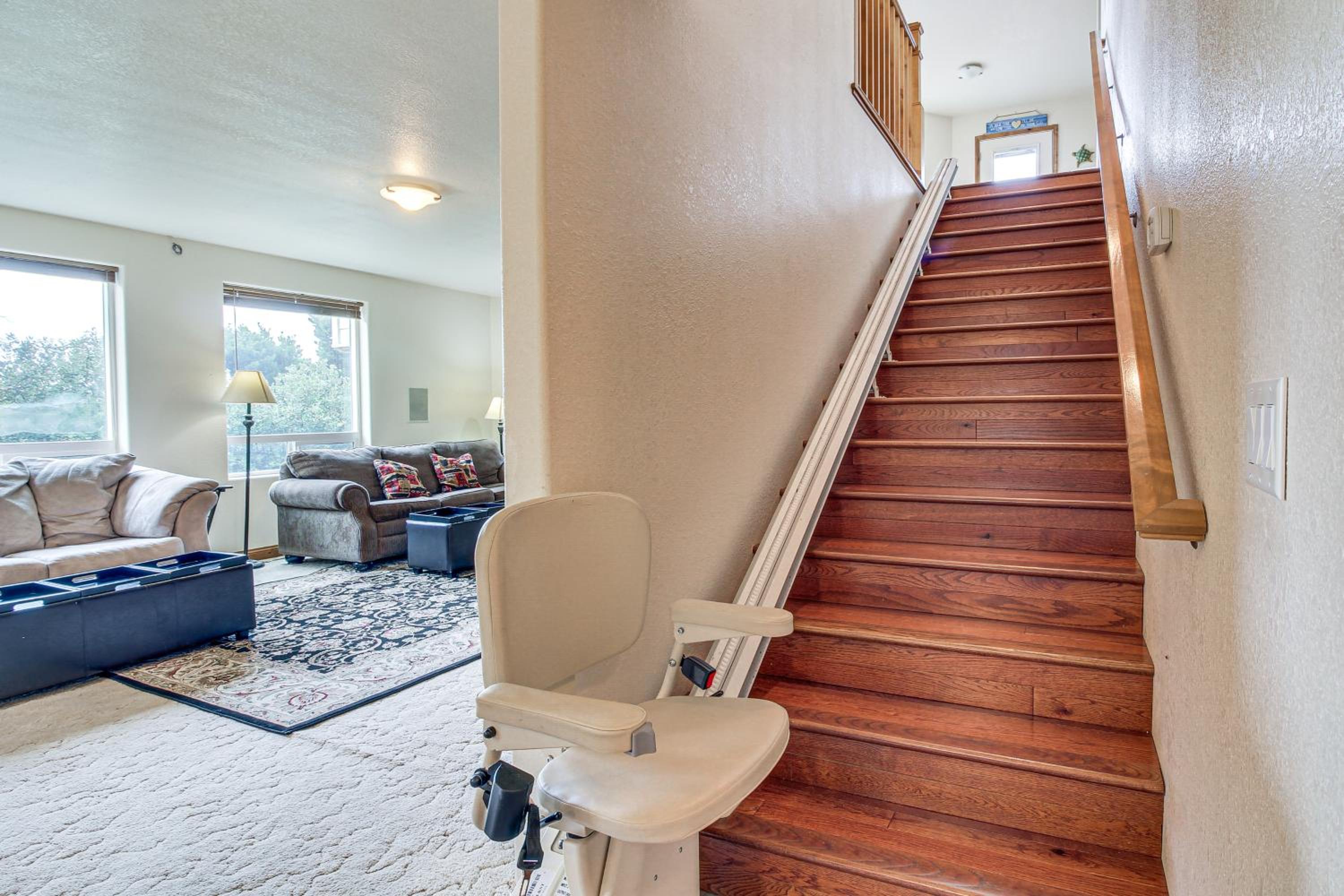 Groups Welcome! Ocean-View Escape in Gold Beach
