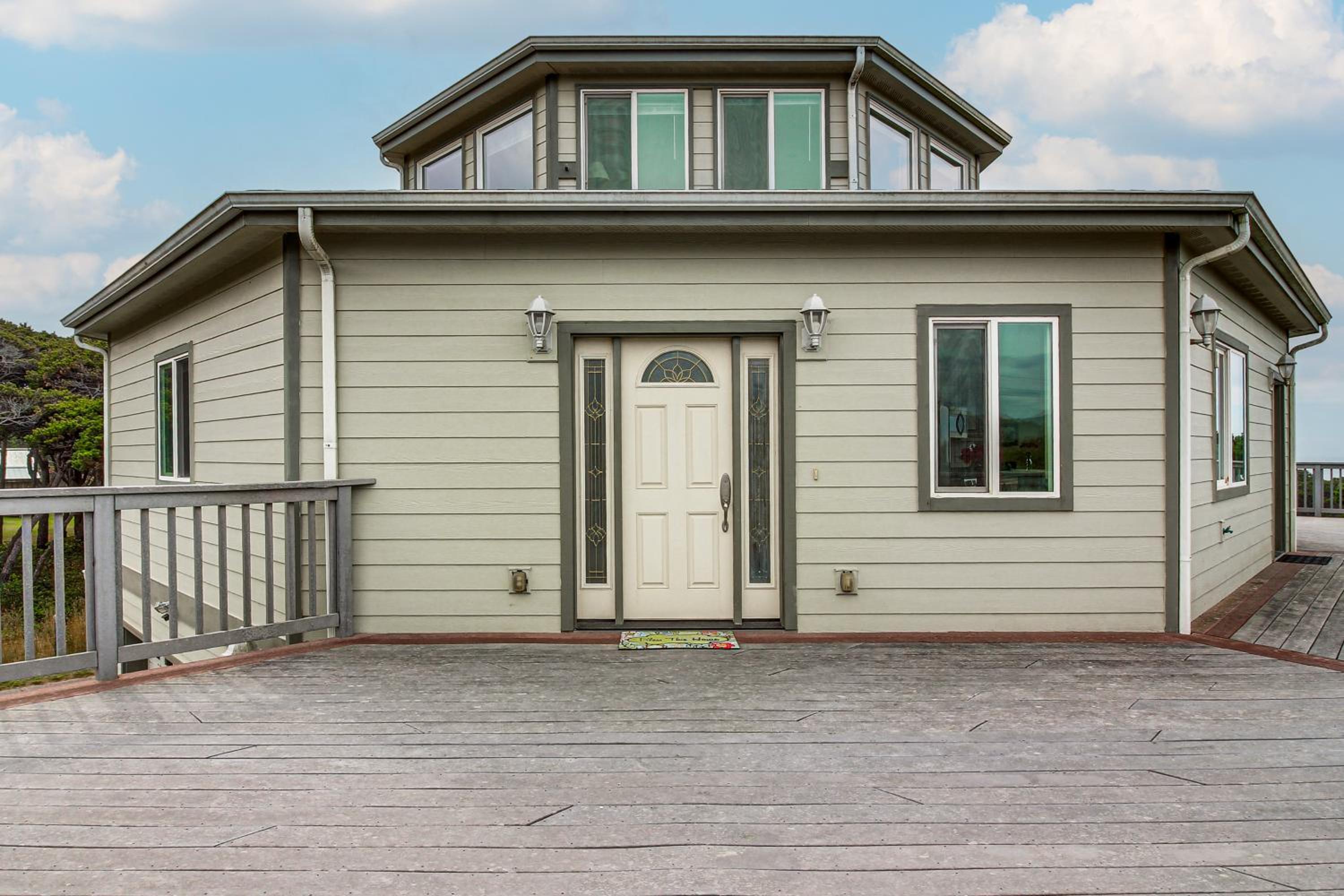 Groups Welcome! Ocean-View Escape in Gold Beach