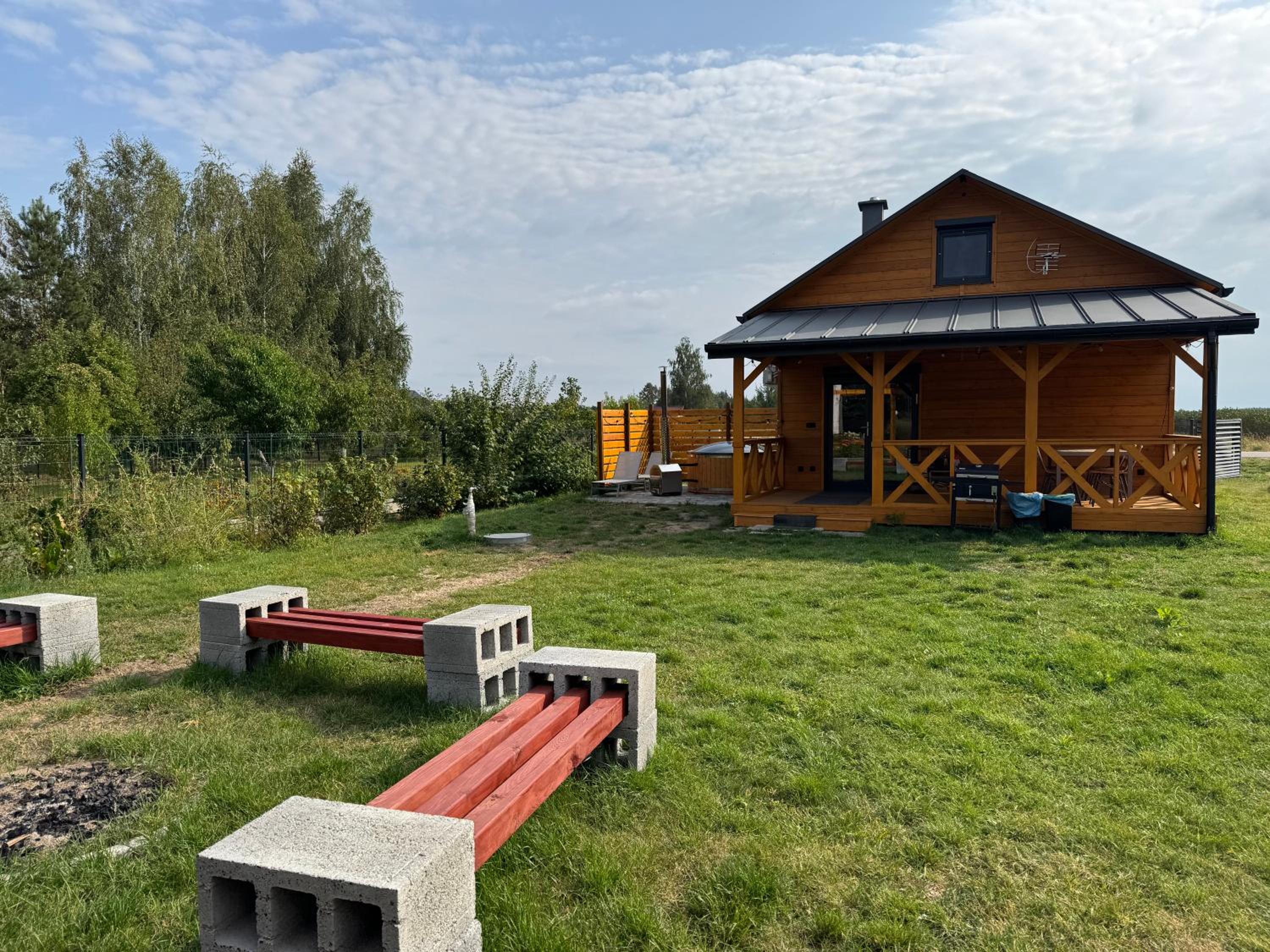 Domek z jacuzzi i kominkiem - cisza, natura, relaks